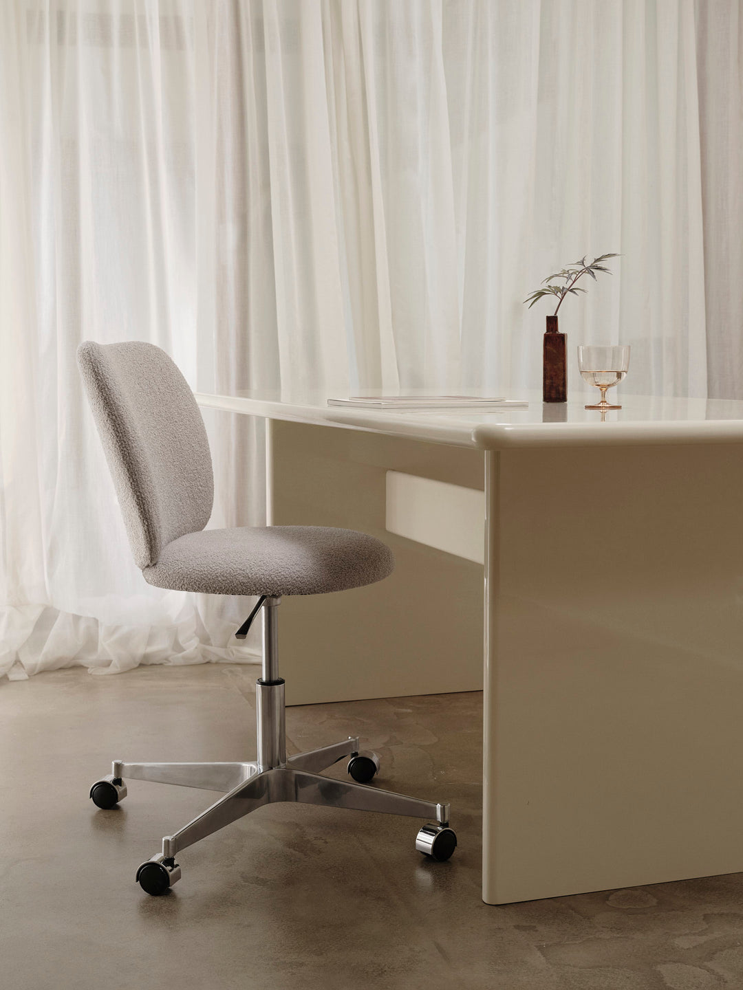 Ferm Living RICO -työtuoli, kääntyvä