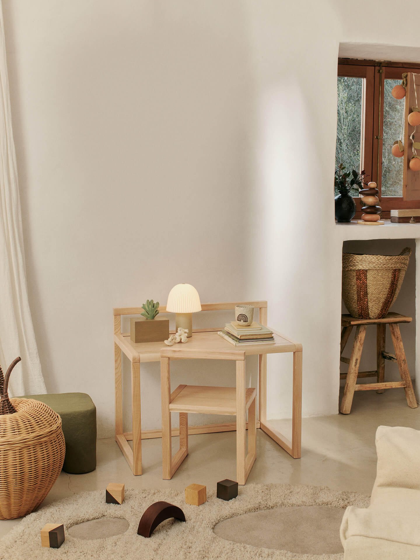 Ferm Living LITTLE ARCHITECT -kirjoituspöytä