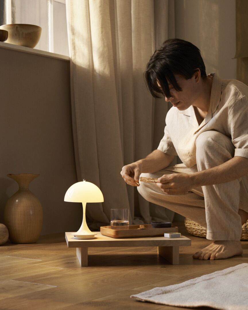 Louis Poulsen PANTHELLA 160 PORTABLE V3 -ladattava valaisin