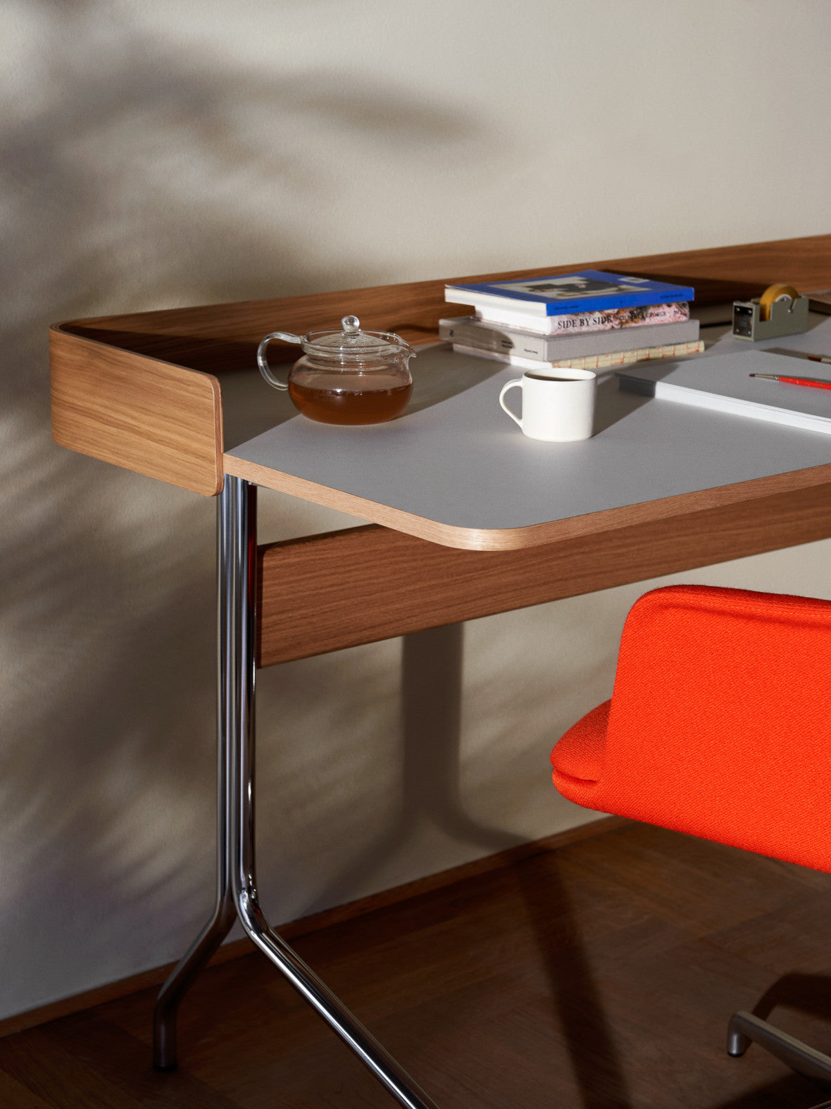 &tradition PAVILION AV17 -työpöytä