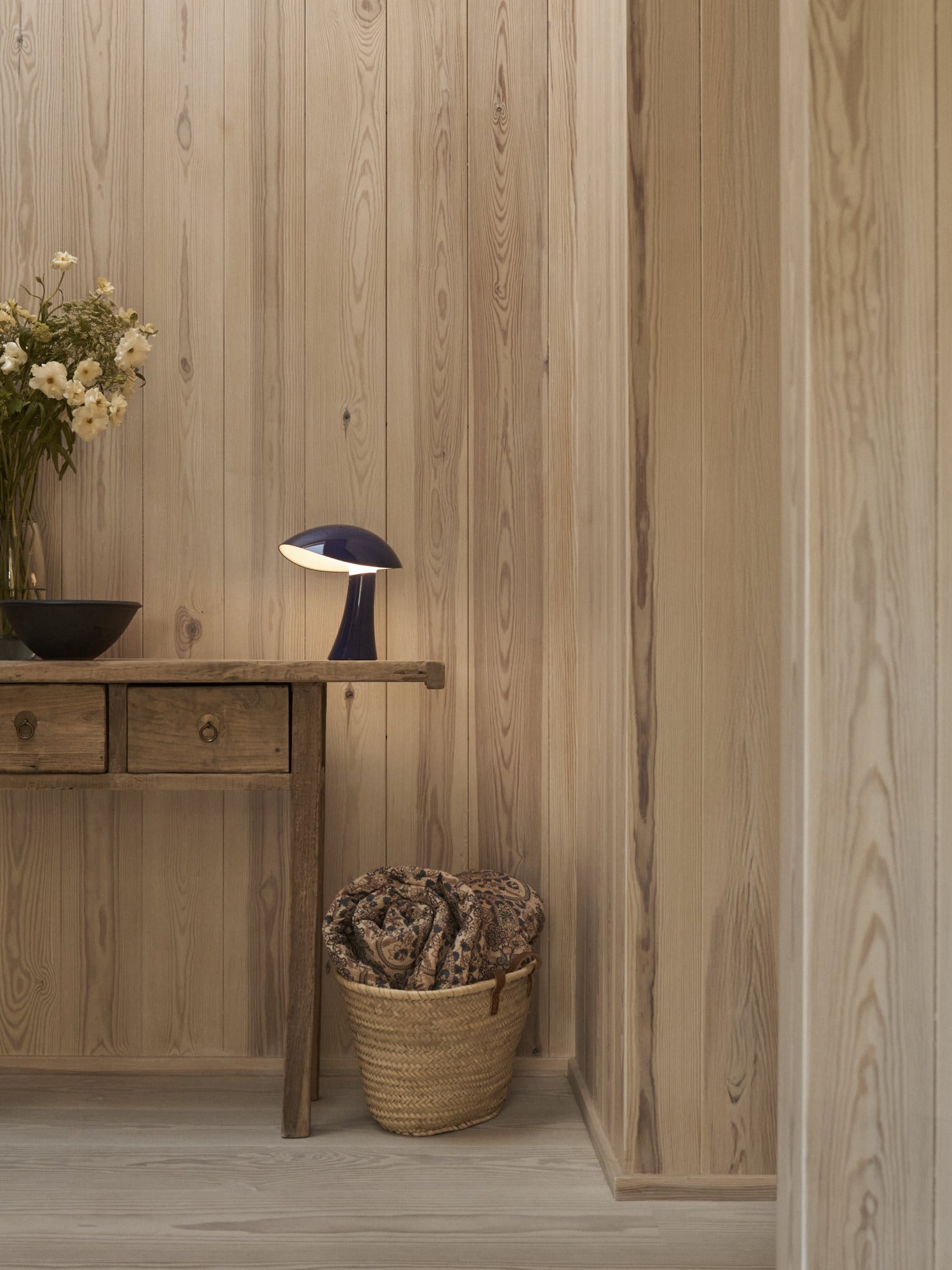 Louis Poulsen RUMEE 220 PORTABLE -ladattava valaisin