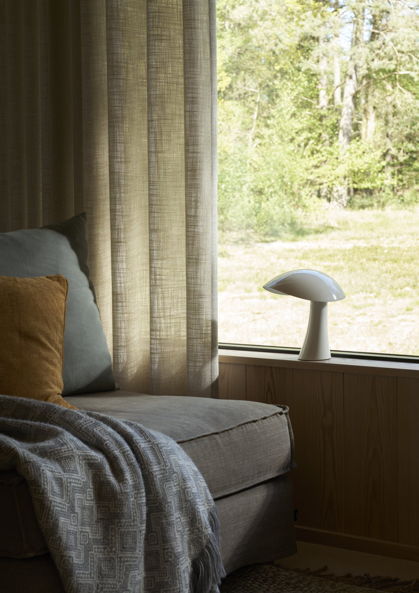 Louis Poulsen RUMEE 220 PORTABLE -ladattava valaisin