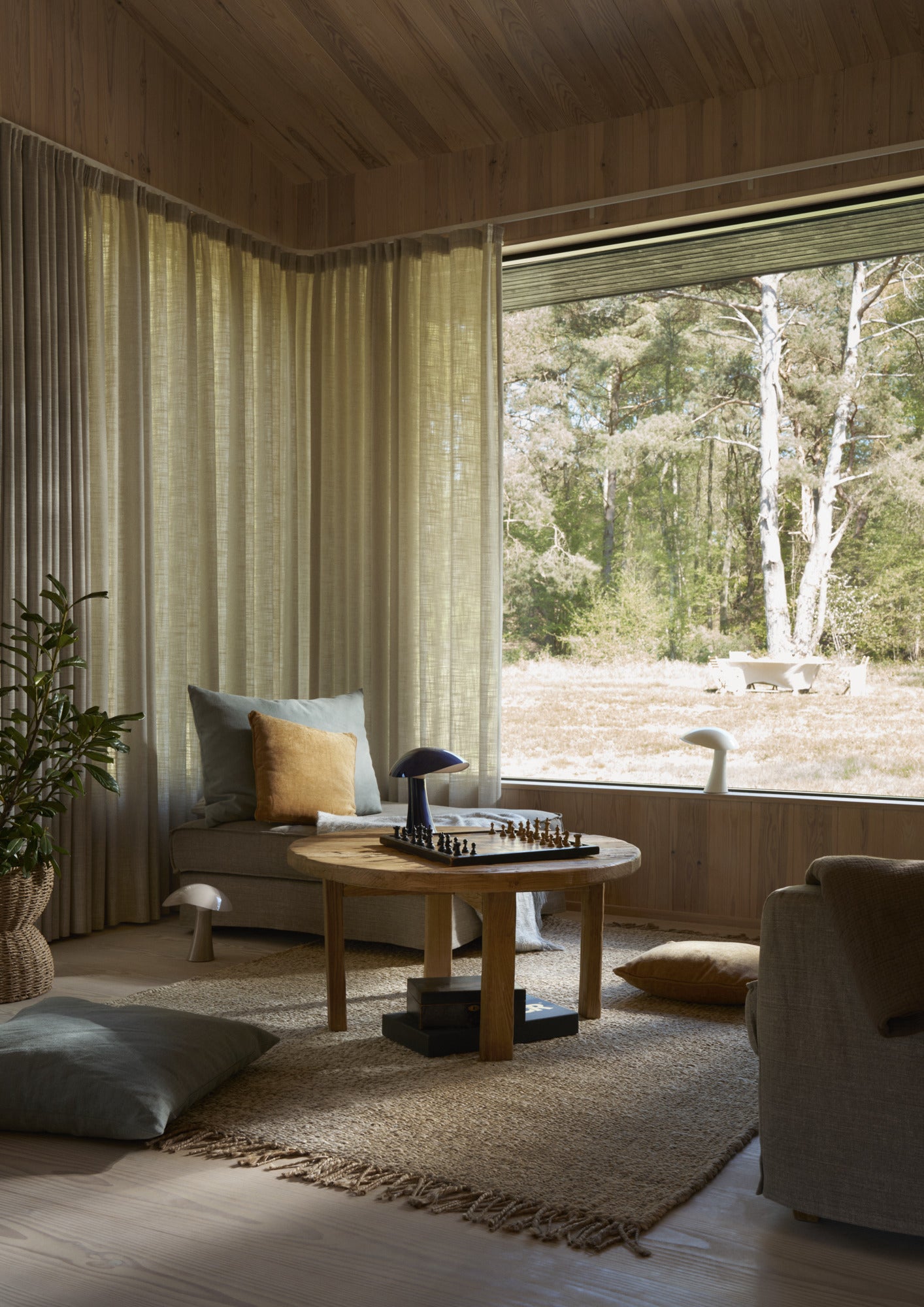 Louis Poulsen RUMEE 220 PORTABLE -ladattava valaisin