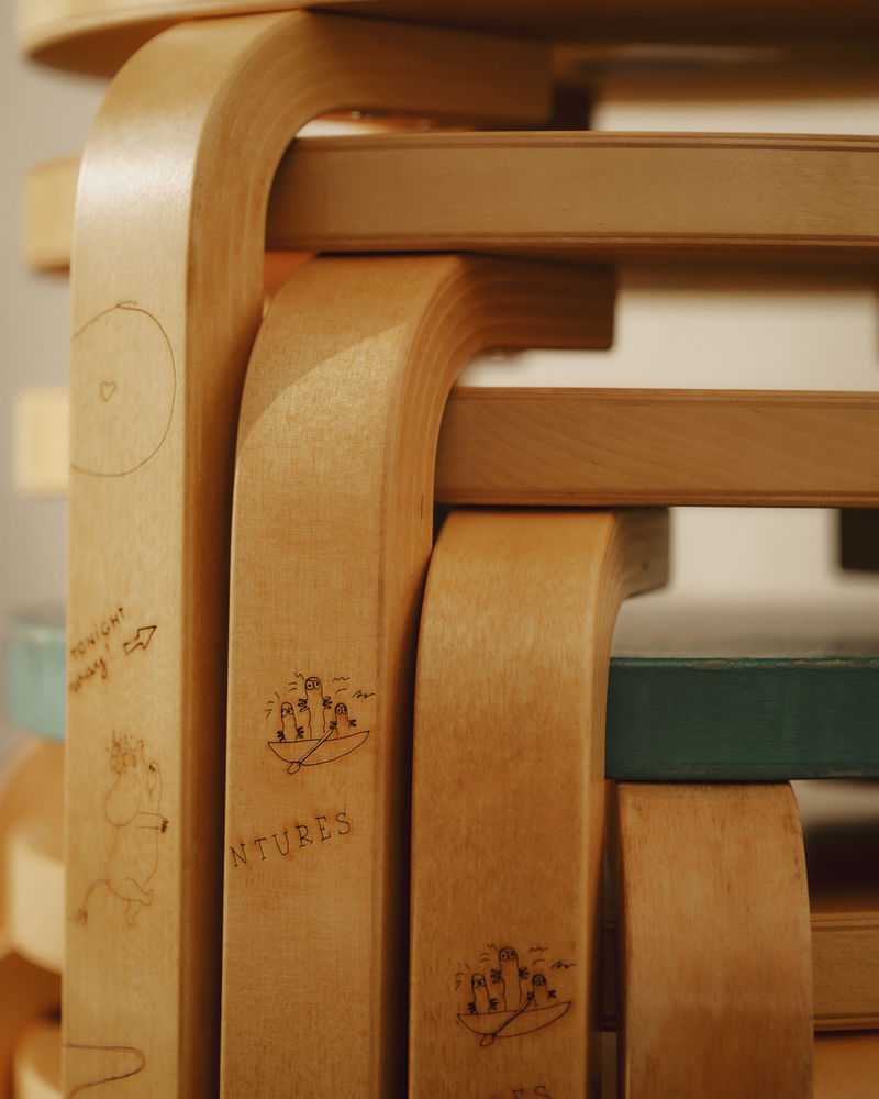 Artek + MUUMIT 60 JUHLA -jakkara