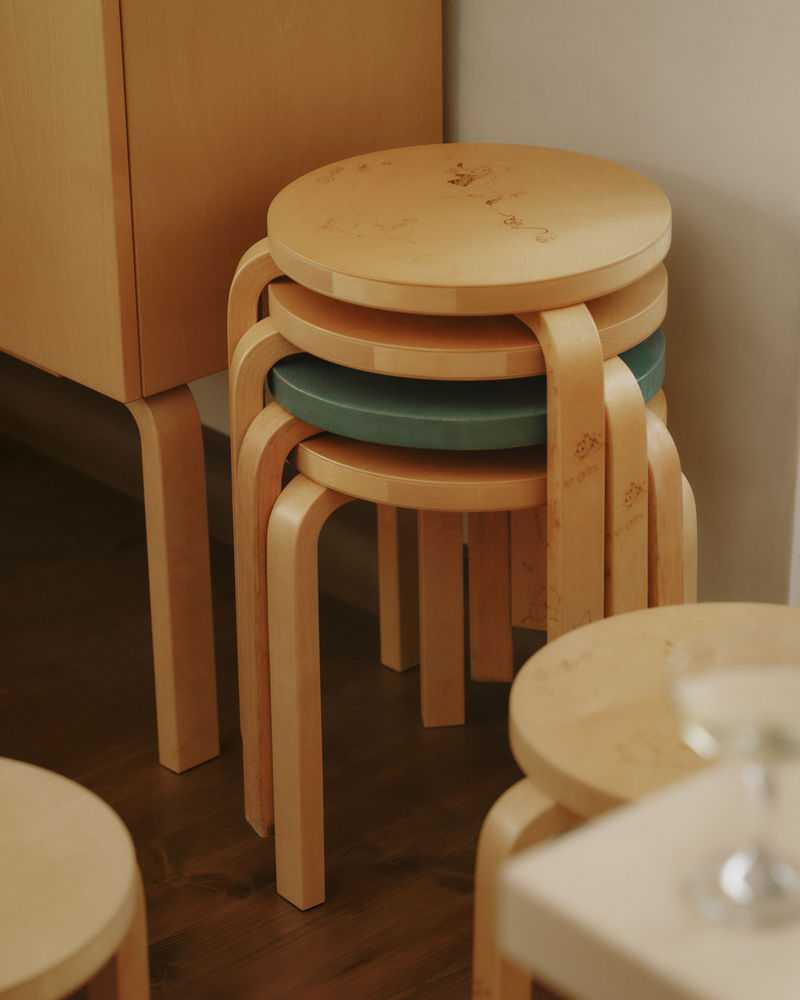 Artek + MUUMIT 60 JUHLA -jakkara