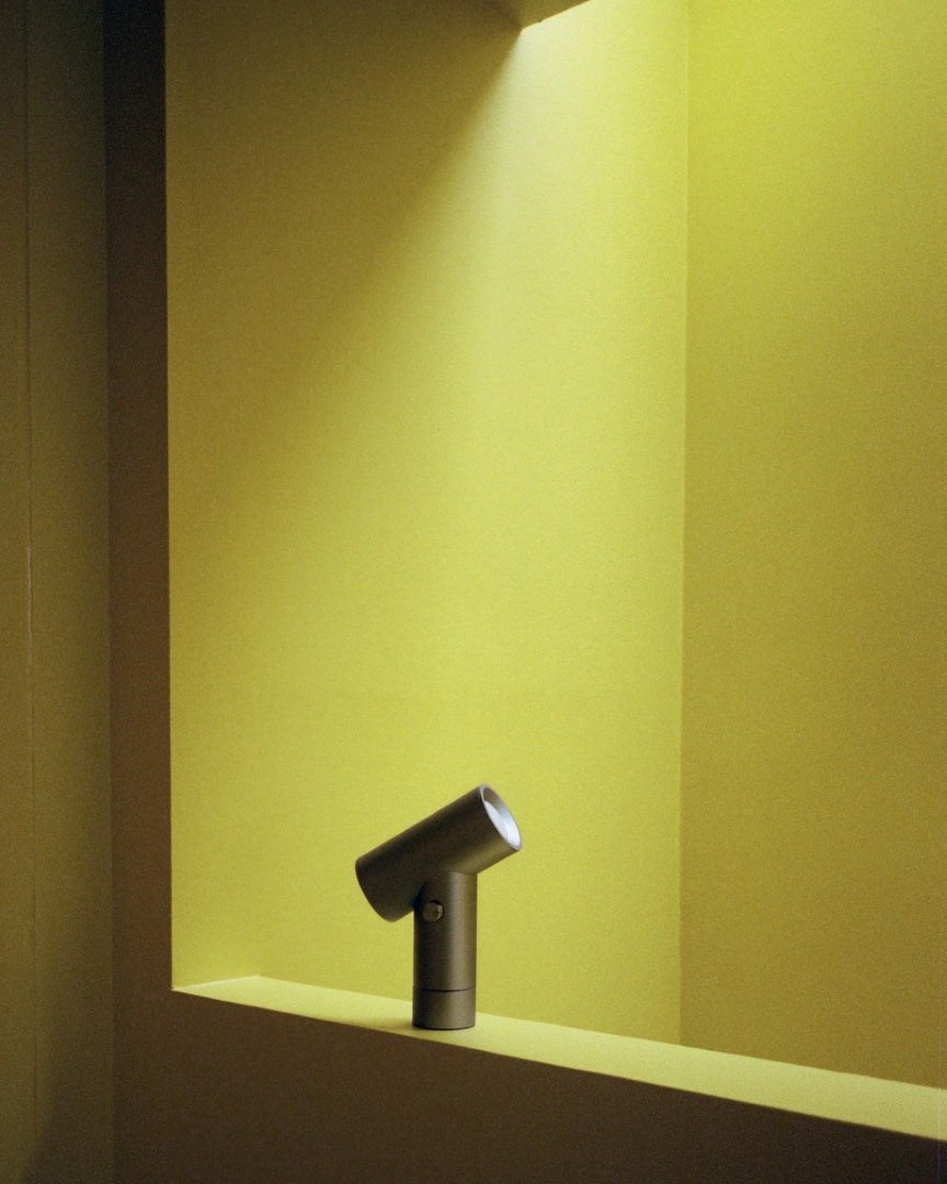 Muuto BEAM PORTABLE -valaisin