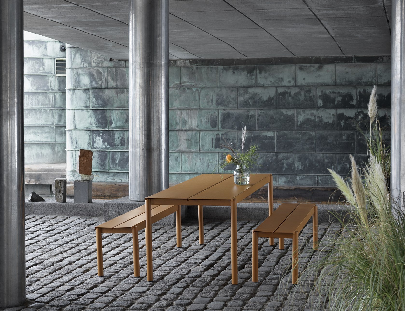 Muuto LINEAR STEEL -pöytä