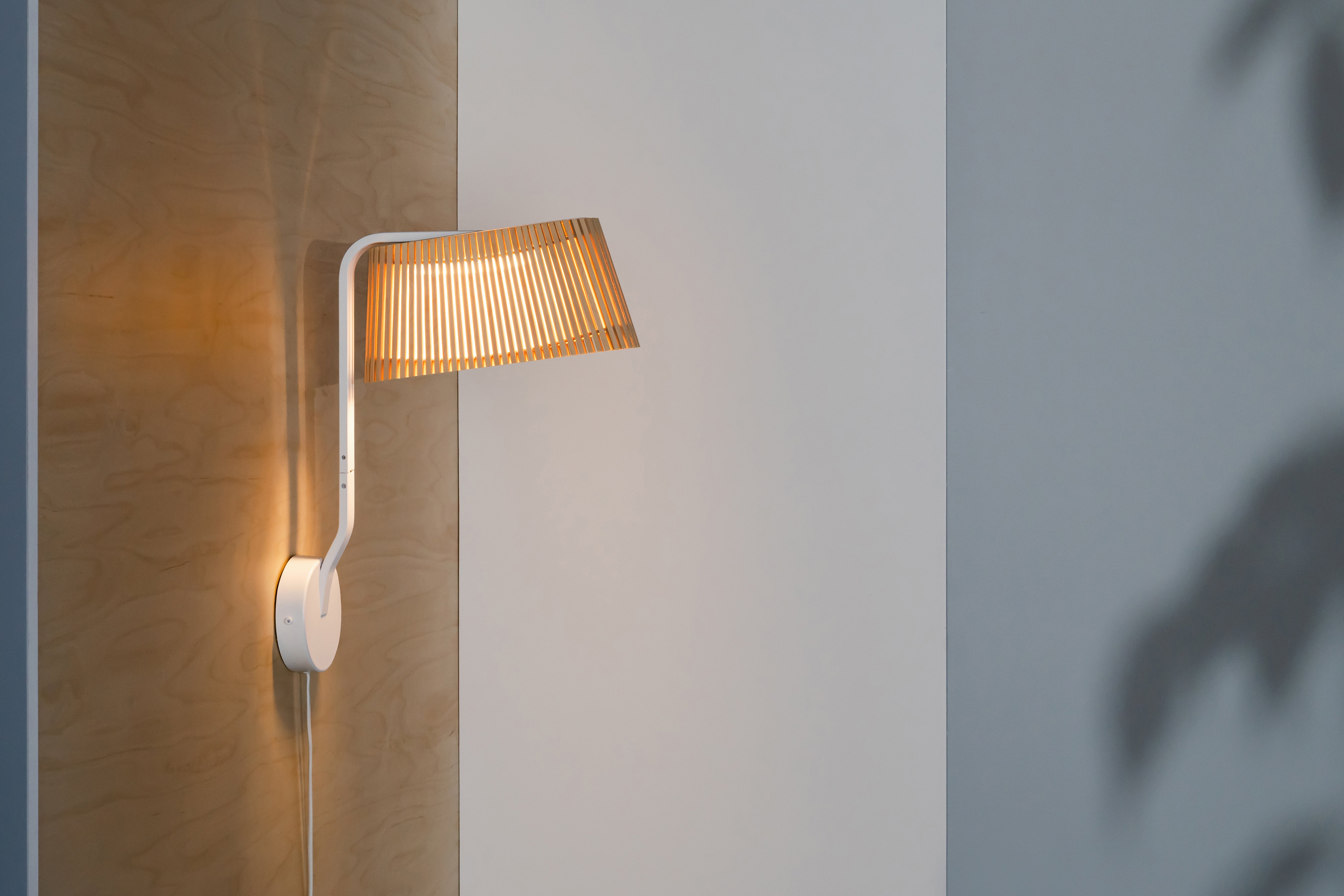 Secto OWALO 7030 -seinävalaisin