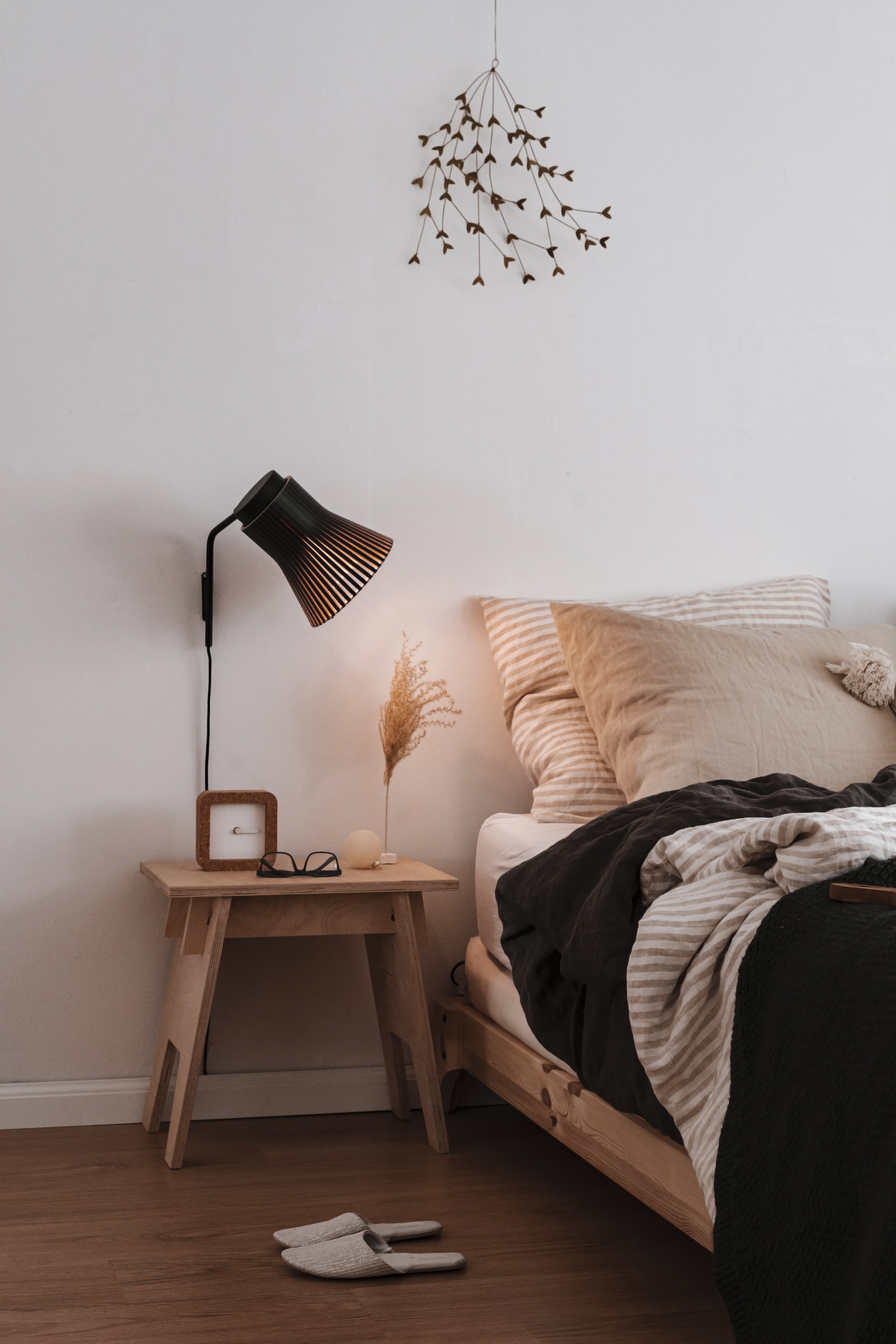 Secto PETITE 4630 -seinävalaisin