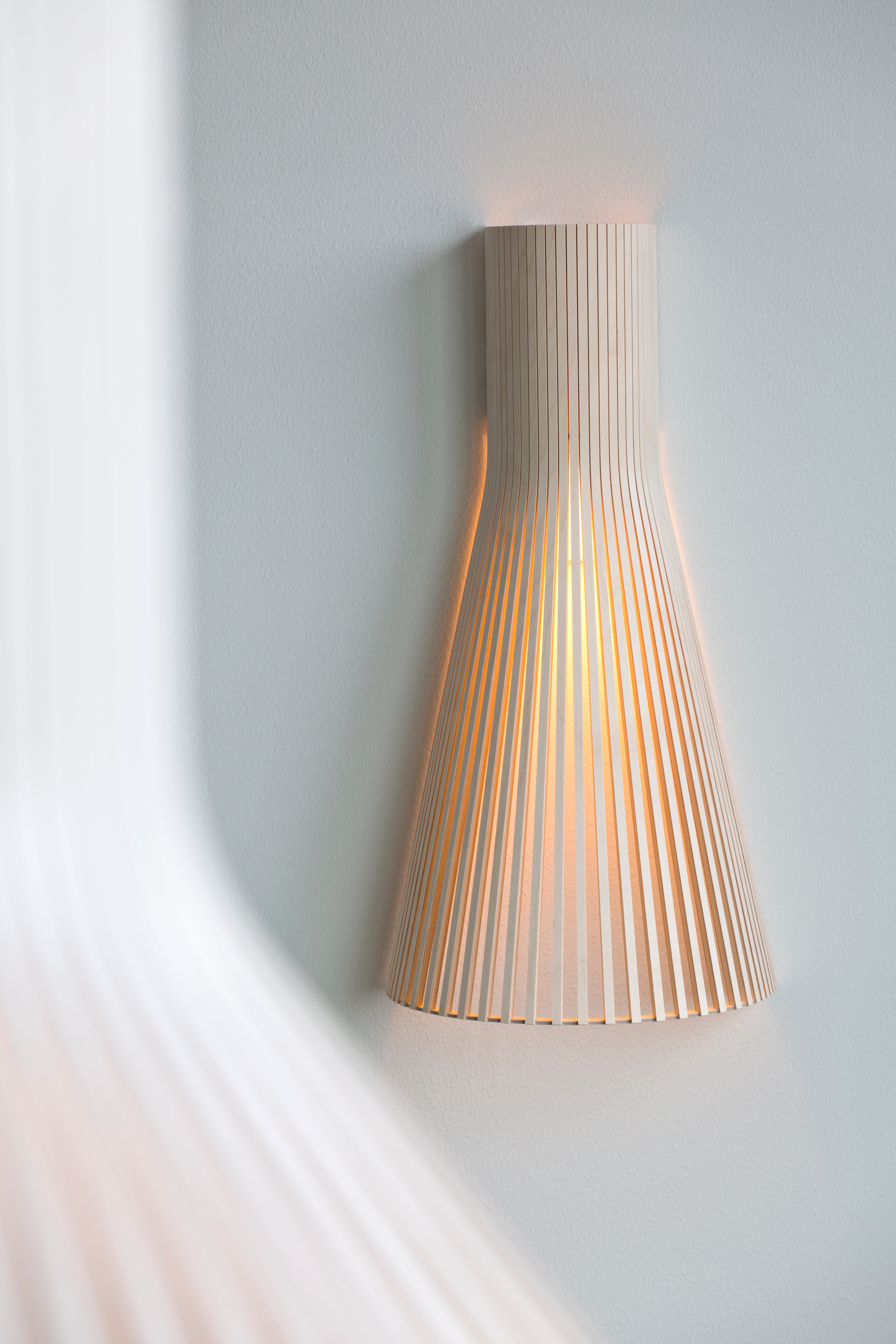 Secto SECTO 4230 -seinävalaisin