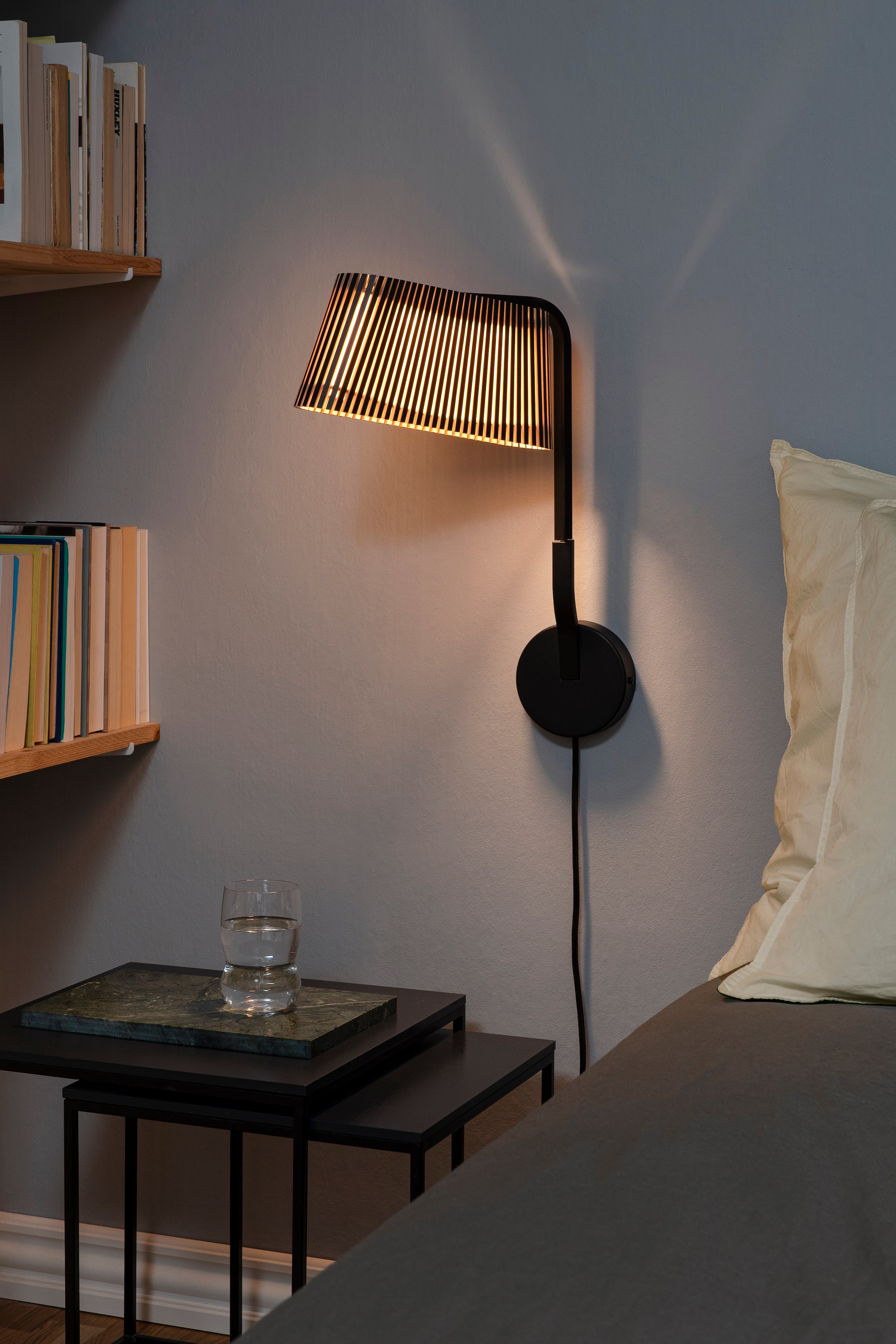 Secto OWALO 7030 -seinävalaisin