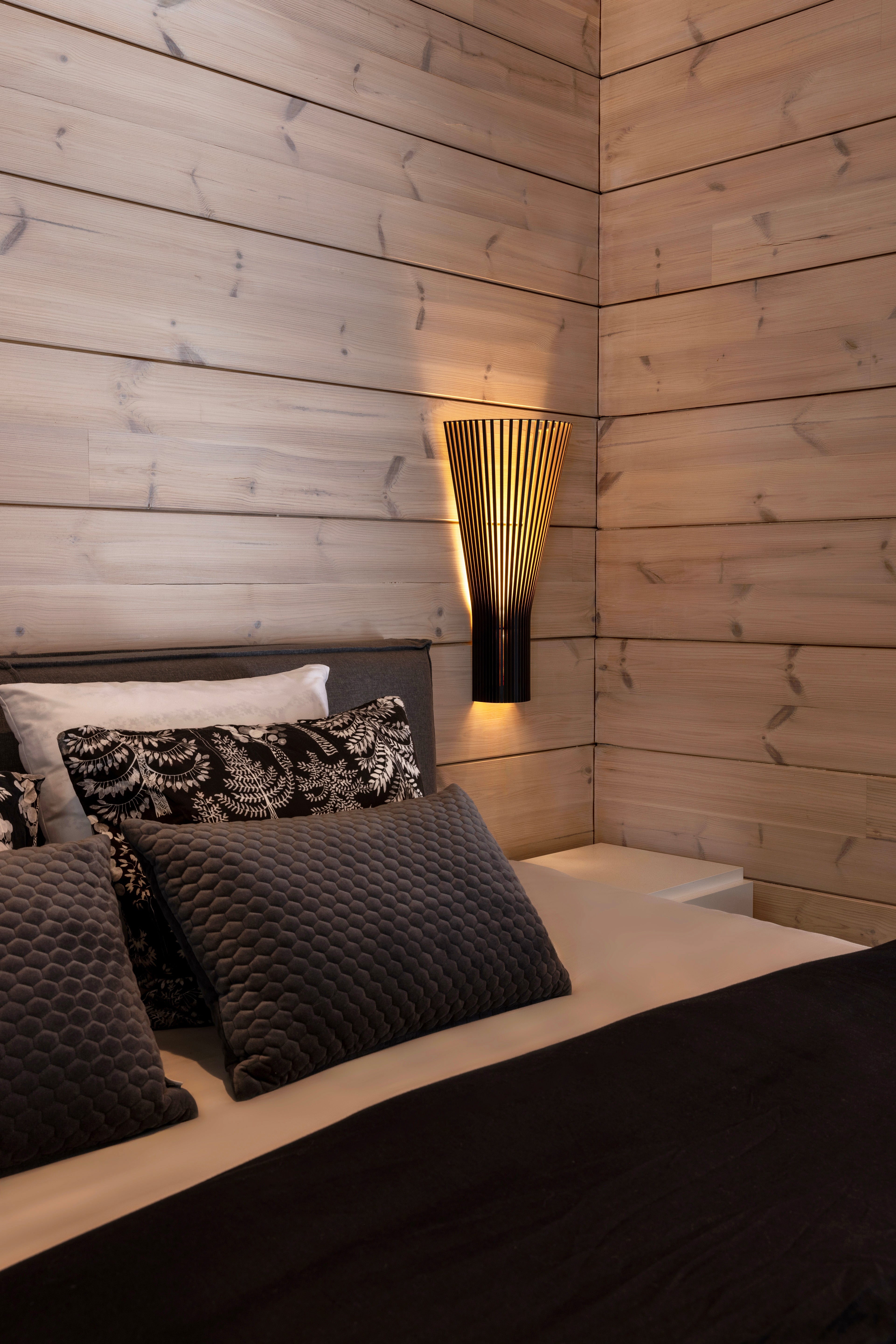 Secto SECTO 4230 -seinävalaisin