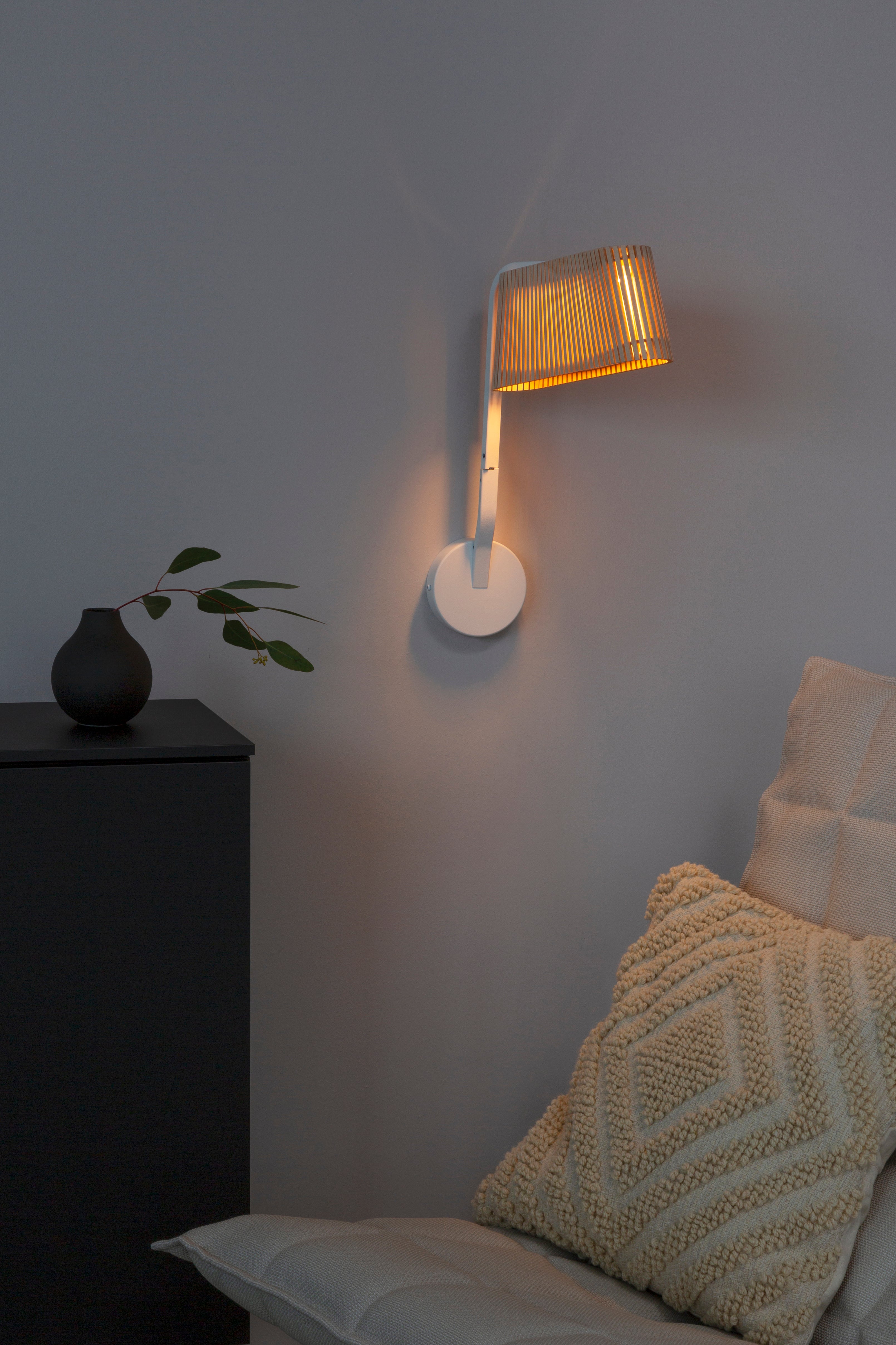 Secto OWALO 7030 -seinävalaisin