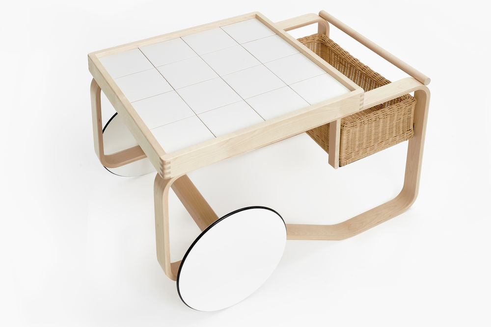 Artek 900 -tarjoiluvaunu