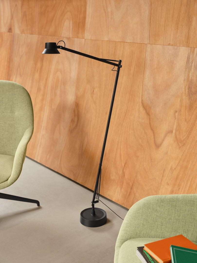 Muuto DEDICATE -lattiavalaisin