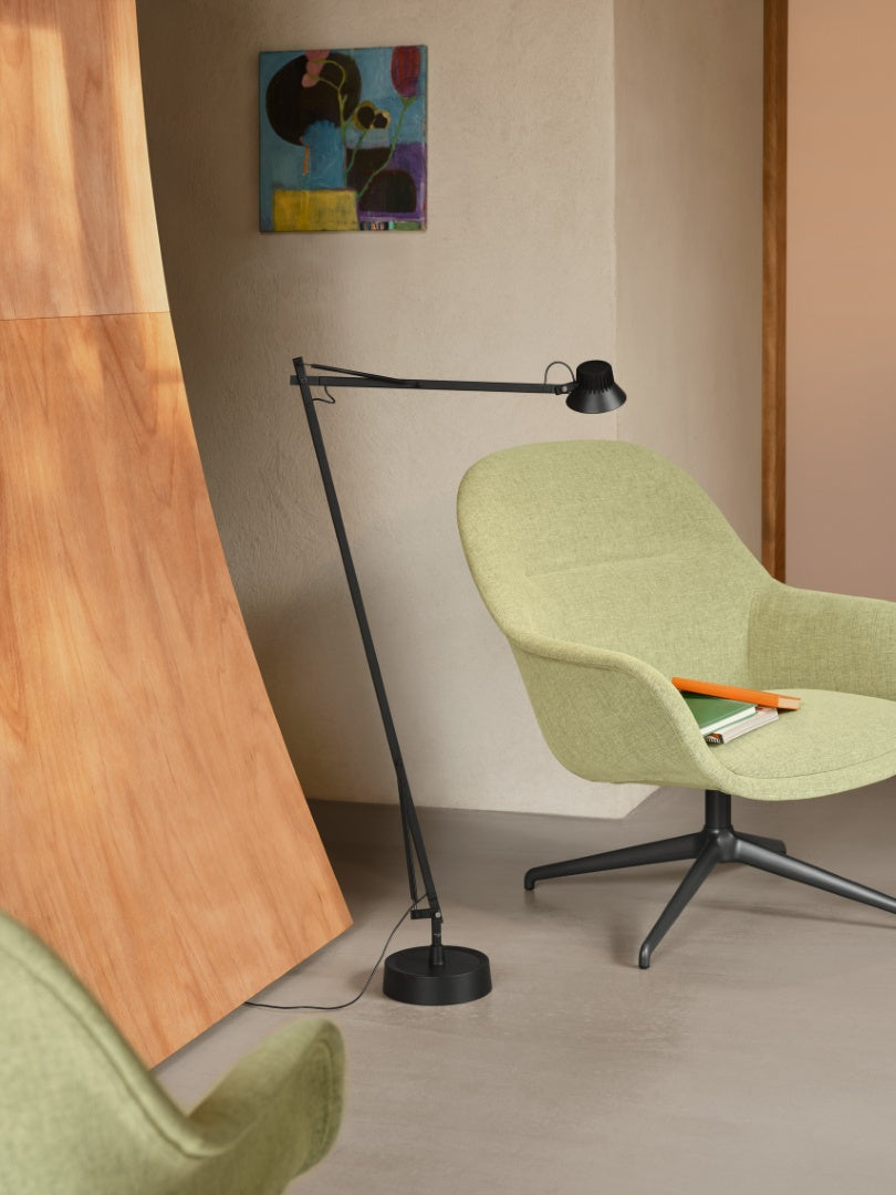 Muuto DEDICATE -lattiavalaisin