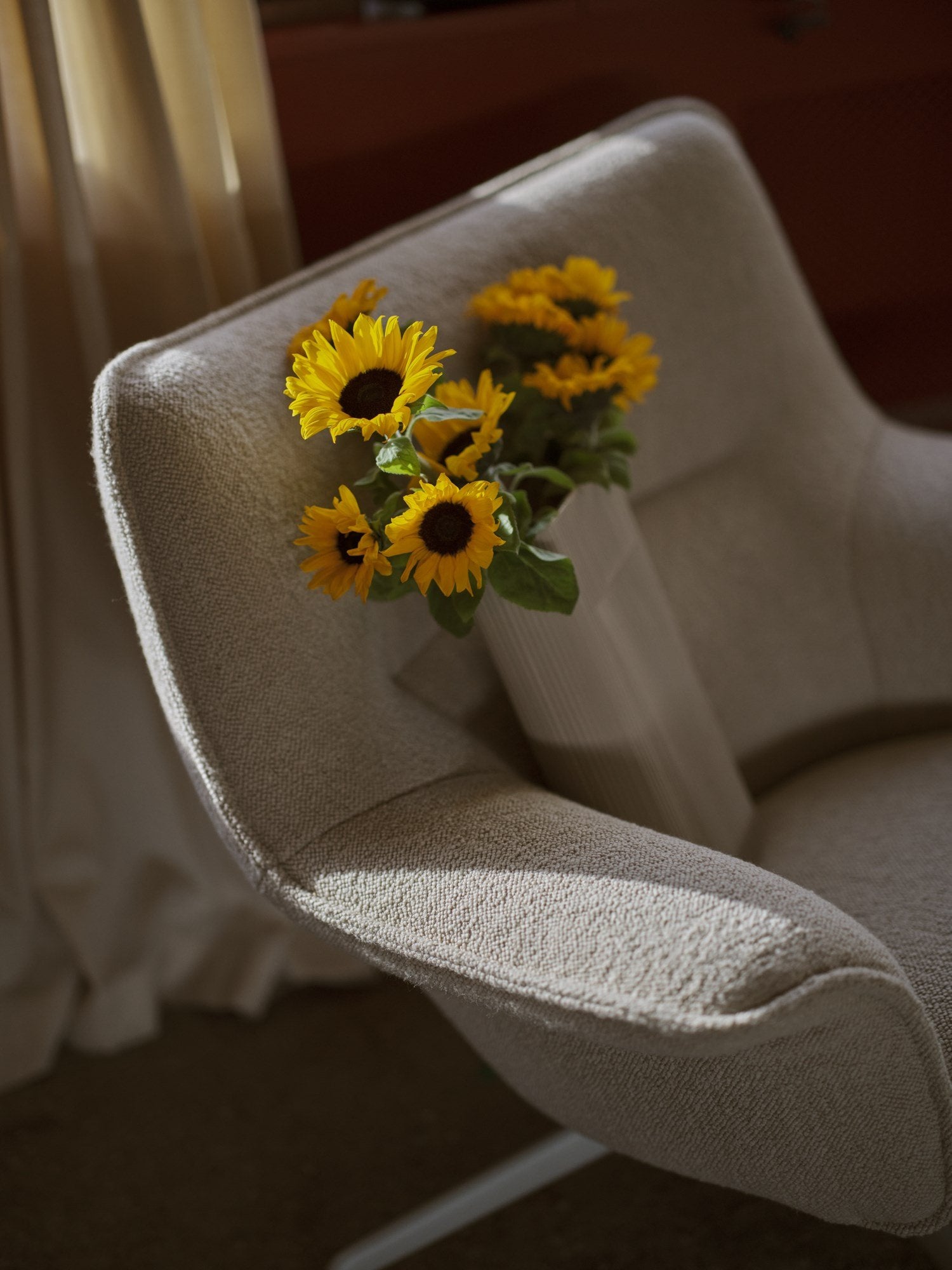 Muuto DOZE LOUNGE -nojatuoli, matala, pyörivä