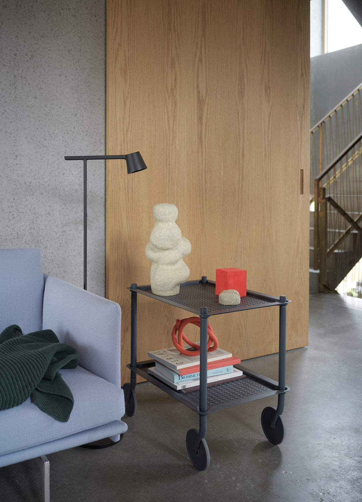 Muuto TIP -lattiavalaisin