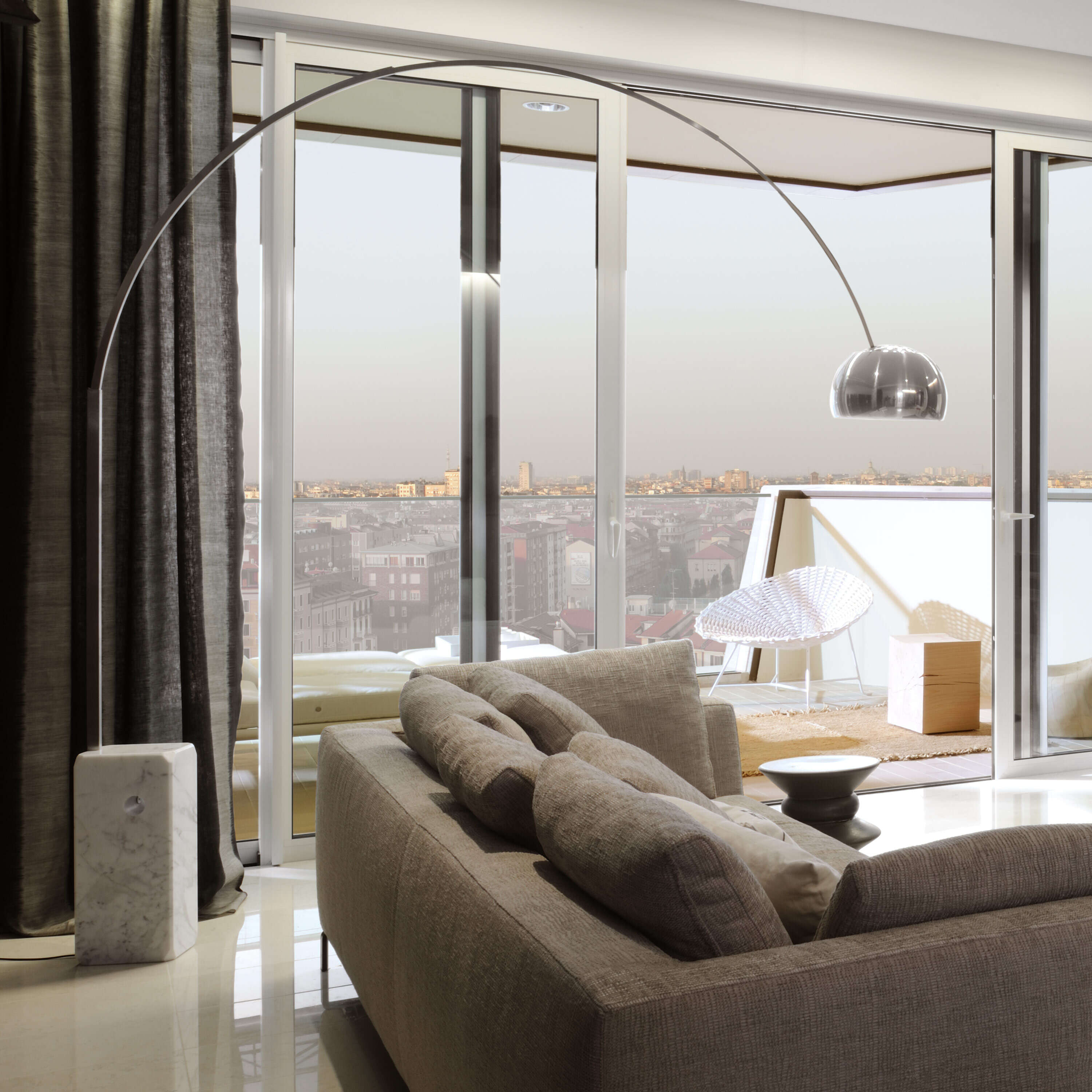 Flos ARCO LED -lattiavalaisin
