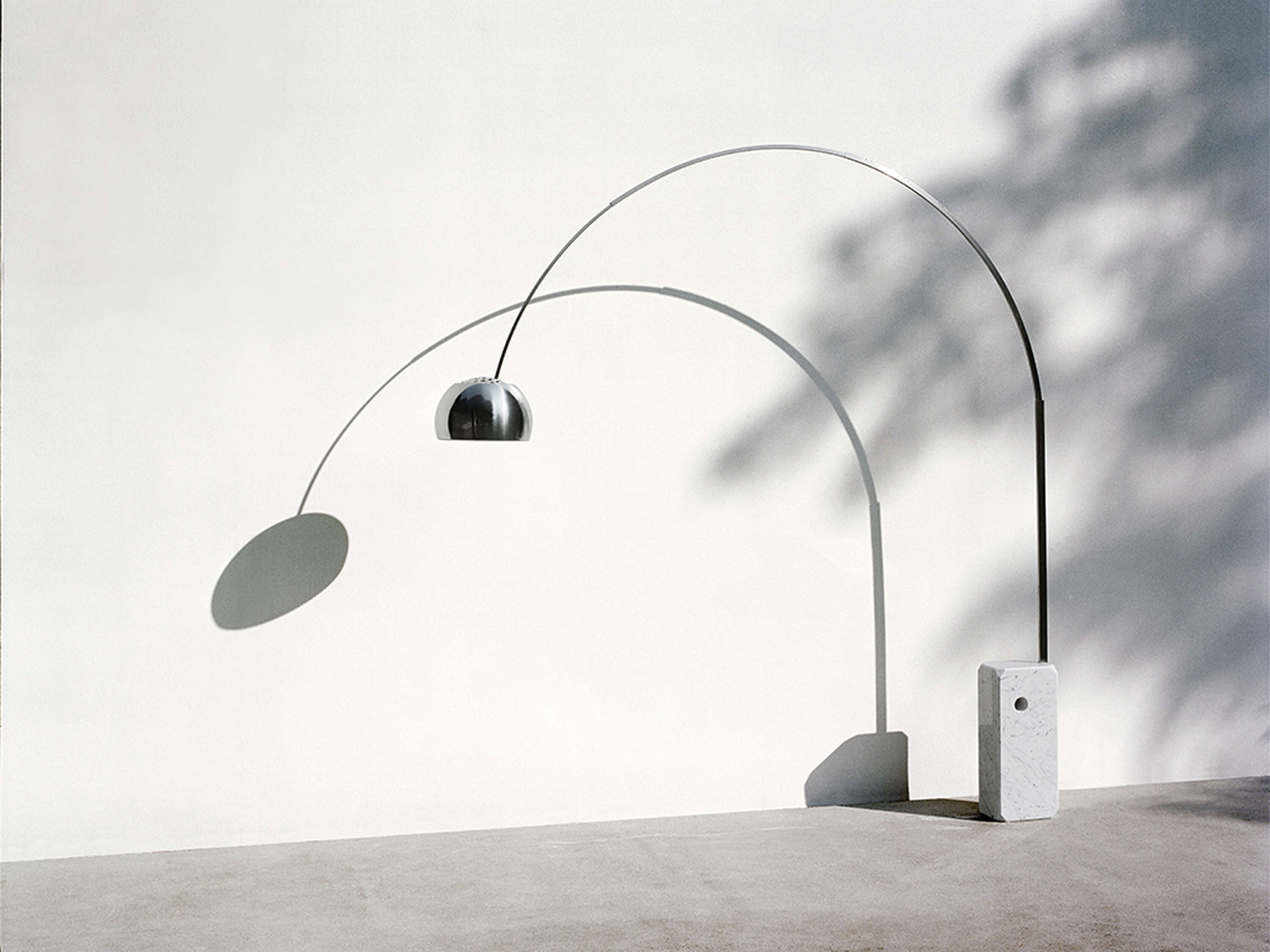 Flos ARCO LED -lattiavalaisin
