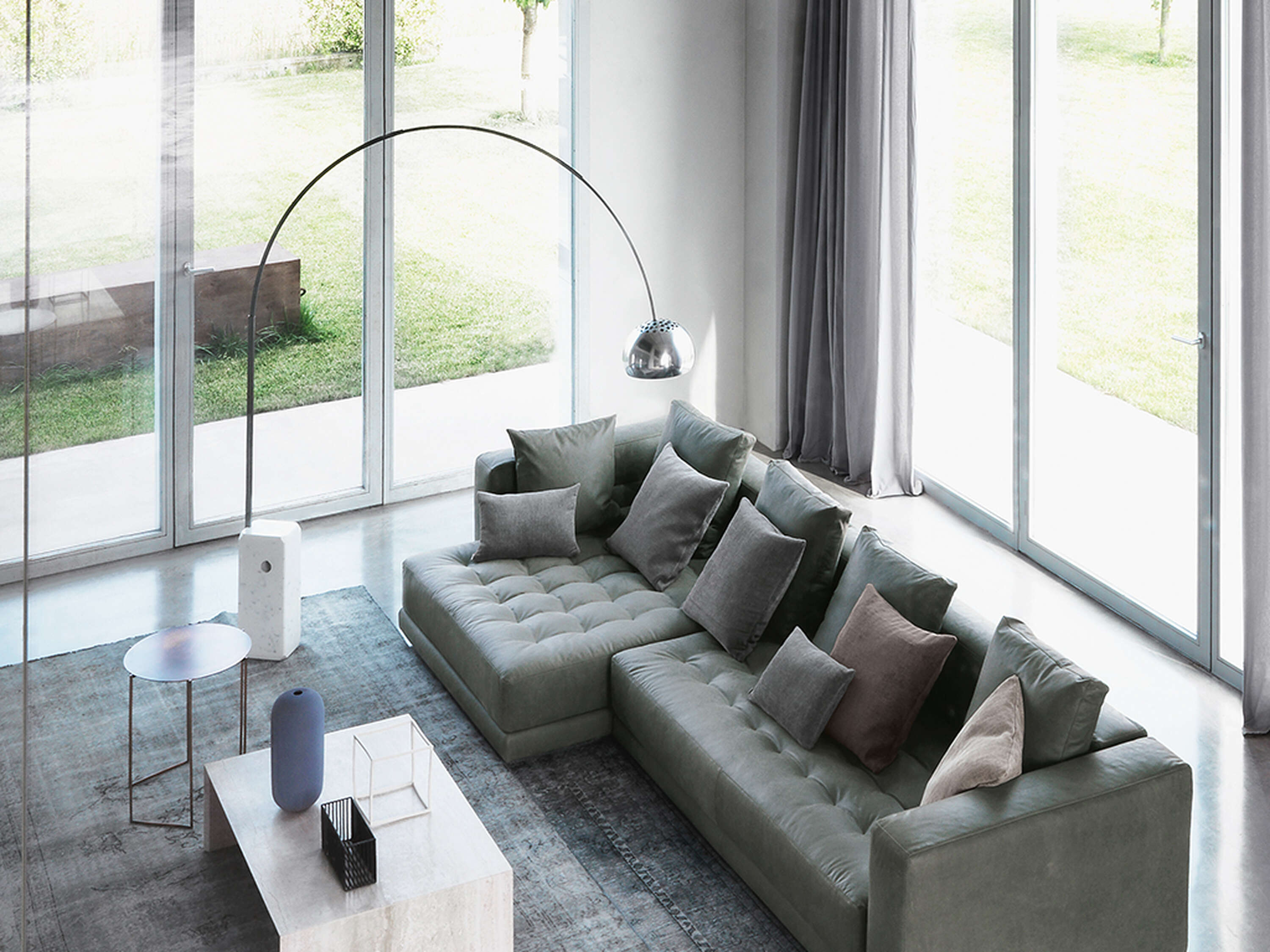 Flos ARCO LED -lattiavalaisin