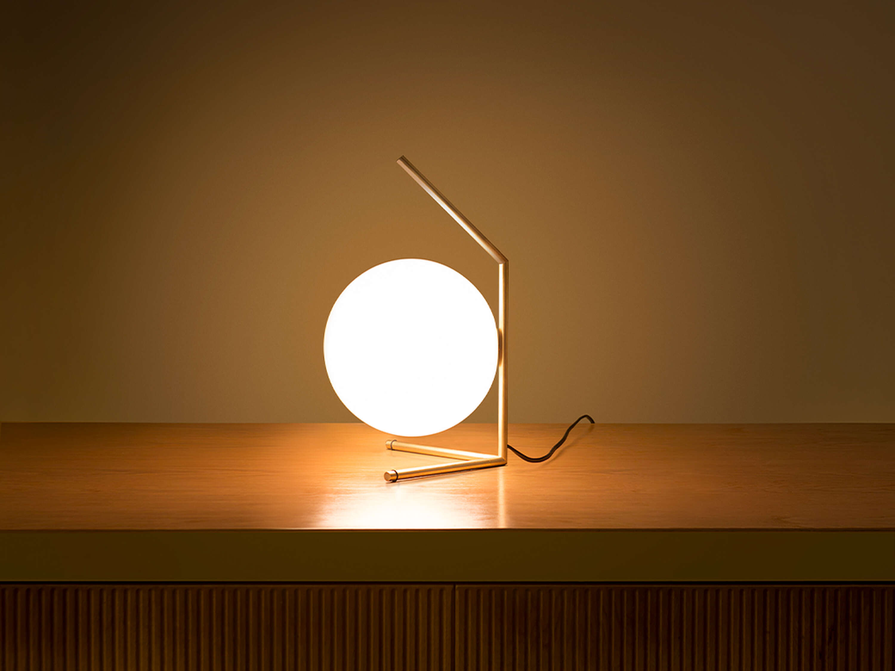 Flos IC T1 LOW -pöytävalaisin