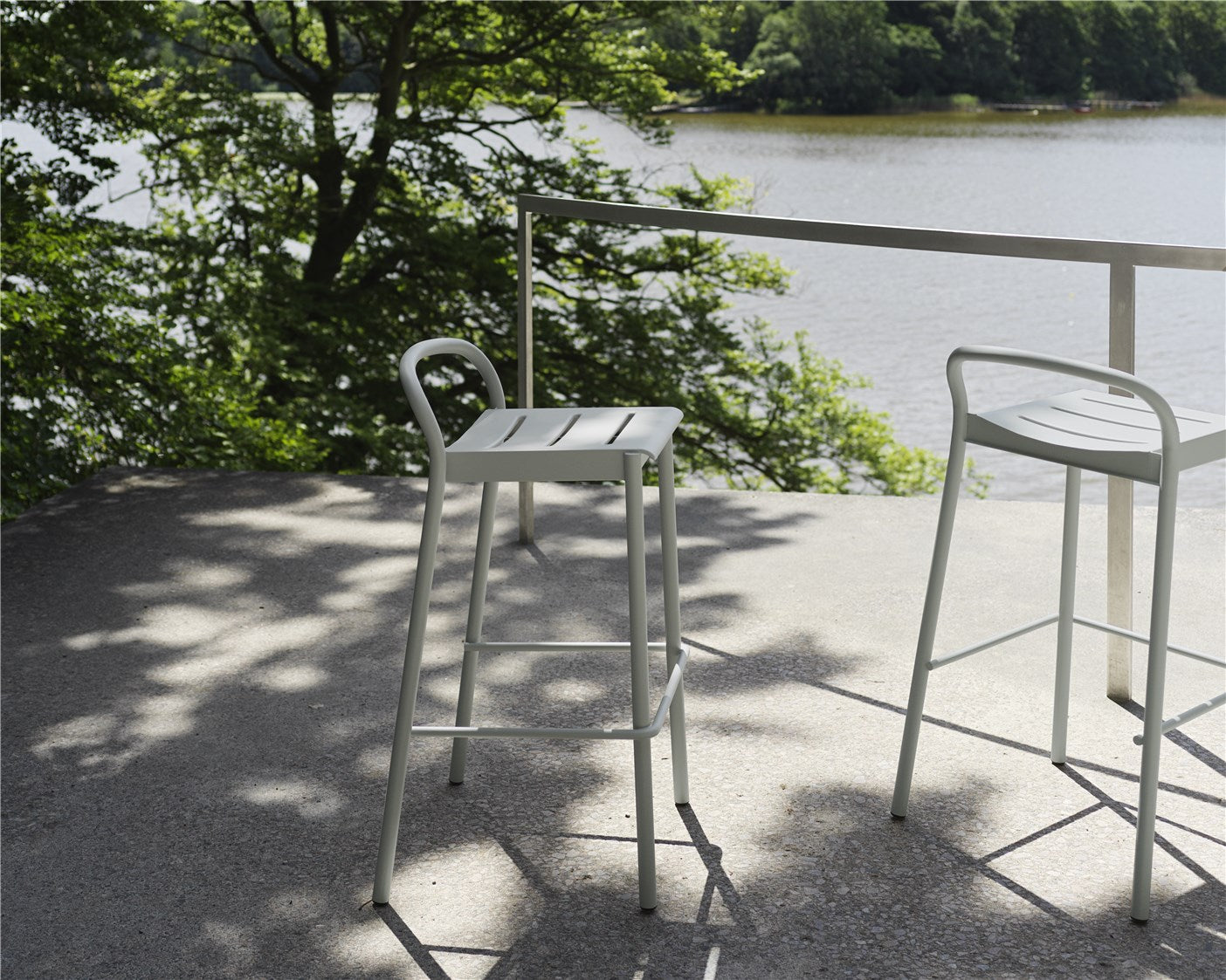 Muuto LINEAR STEEL BAR STOOL -baarituoli