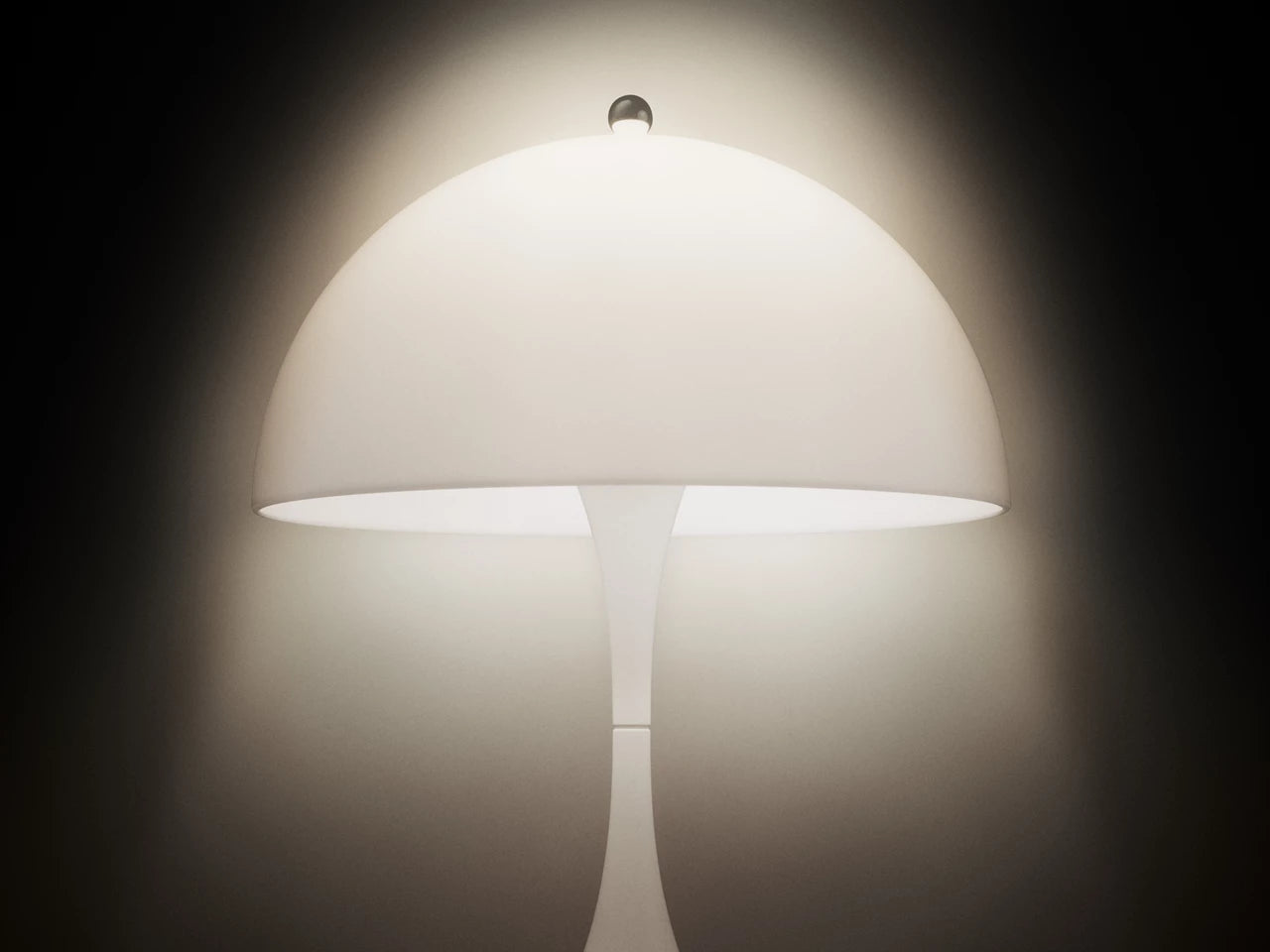 Louis Poulsen PANTHELLA 160 PORTABLE V3 -ladattava valaisin