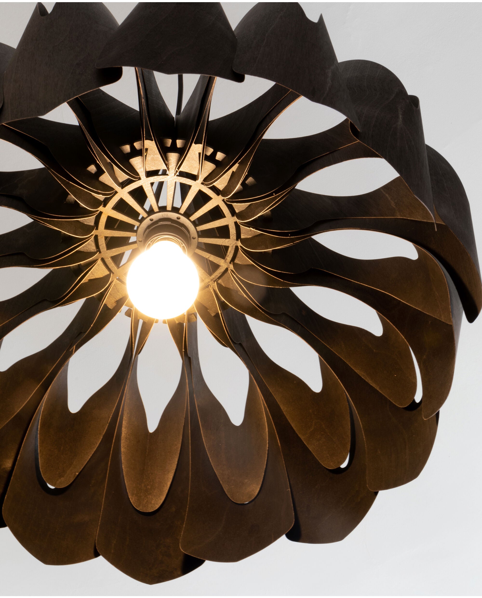 Pilke PIONI -valaisin