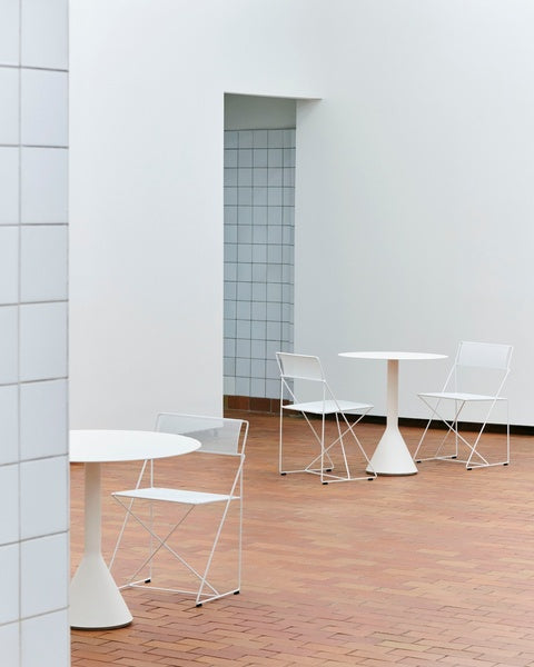 Hay PALISSADE CONE ROUND -pöytä