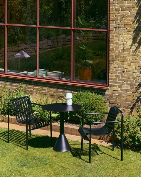 Hay PALISSADE CONE ROUND -pöytä