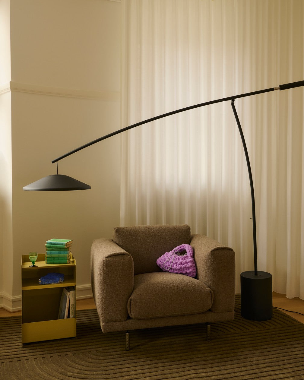 Muuto CONTRA -lattiavalaisin