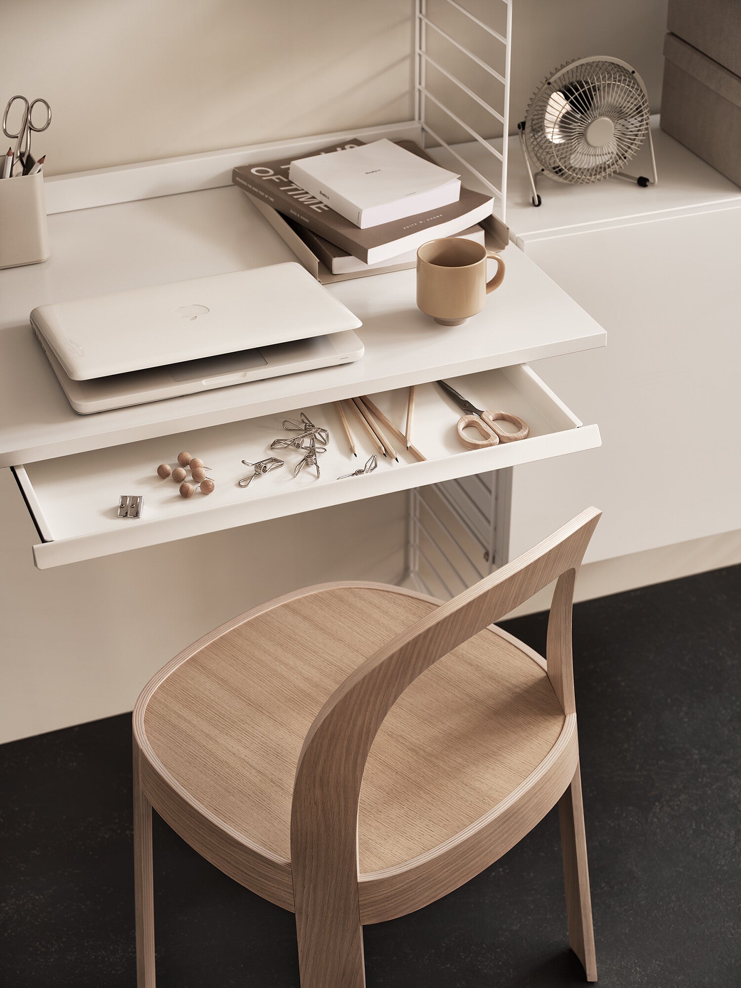 String Furniture laatikko kirjoitustason alle