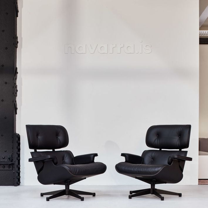 Vitra EAMES LOUNGE -nojatuoli ja OTTOMAN -rahi, black ash