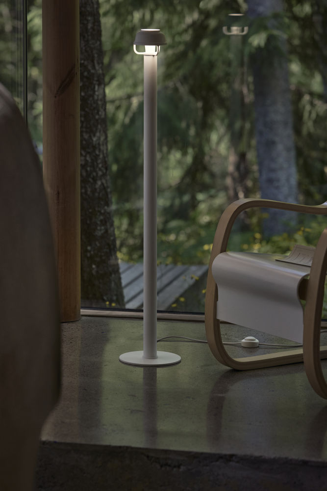 Artek KORI -lattiavalaisin