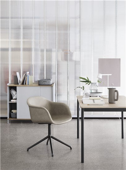 Muuto FIBER -käsinojatuoli, pyörivä