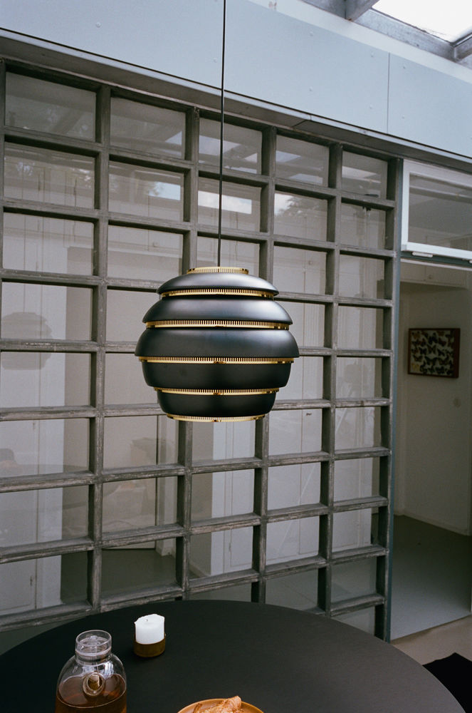 Artek A331 -valaisin "mehiläispesä", musta