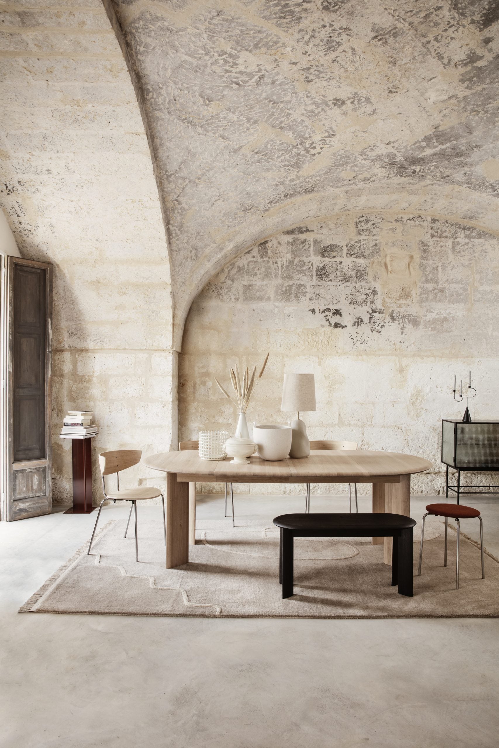 Ferm Living BEVEL Ø117 cm-217 cm -pöytä