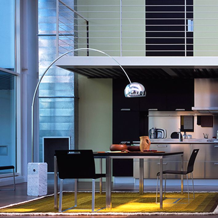 Flos ARCO LED -lattiavalaisin