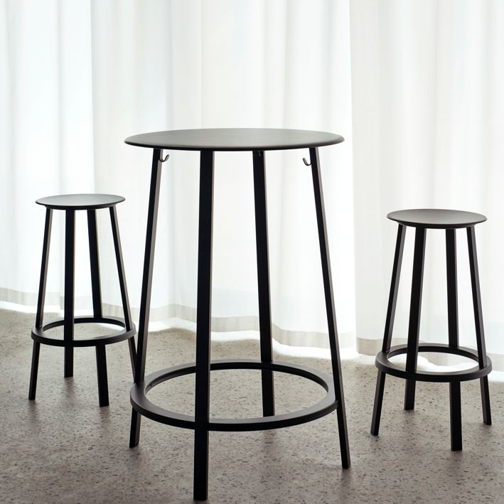 Hay REVOLVER -baaripöytä