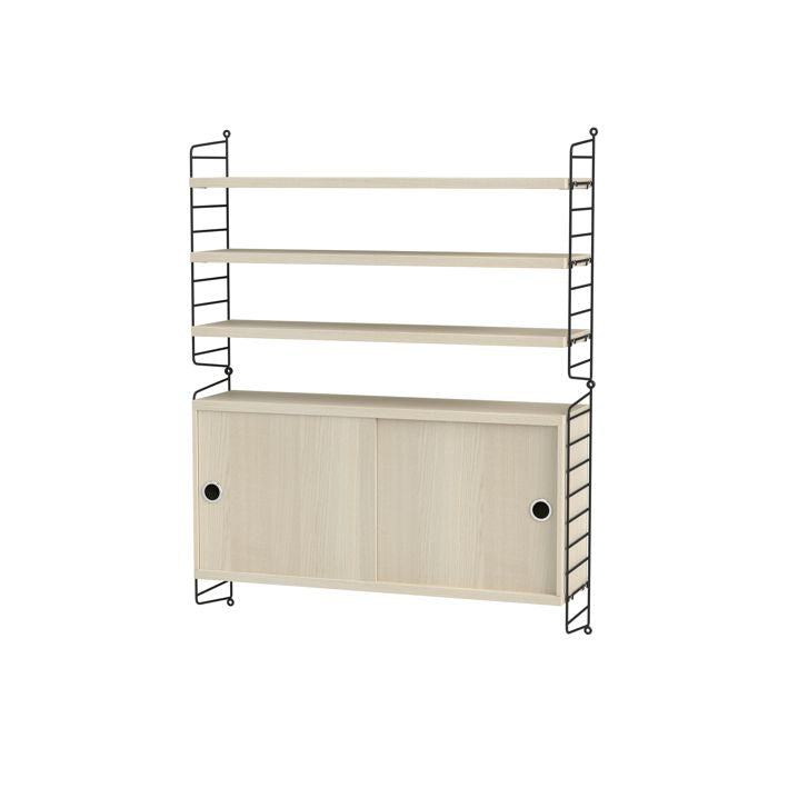 String System seinähylly liukuovikaapilla, living room I