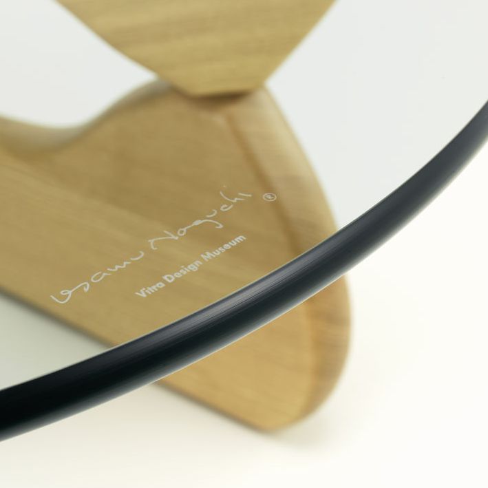 Vitra NOGUCHI -sohvapöytä