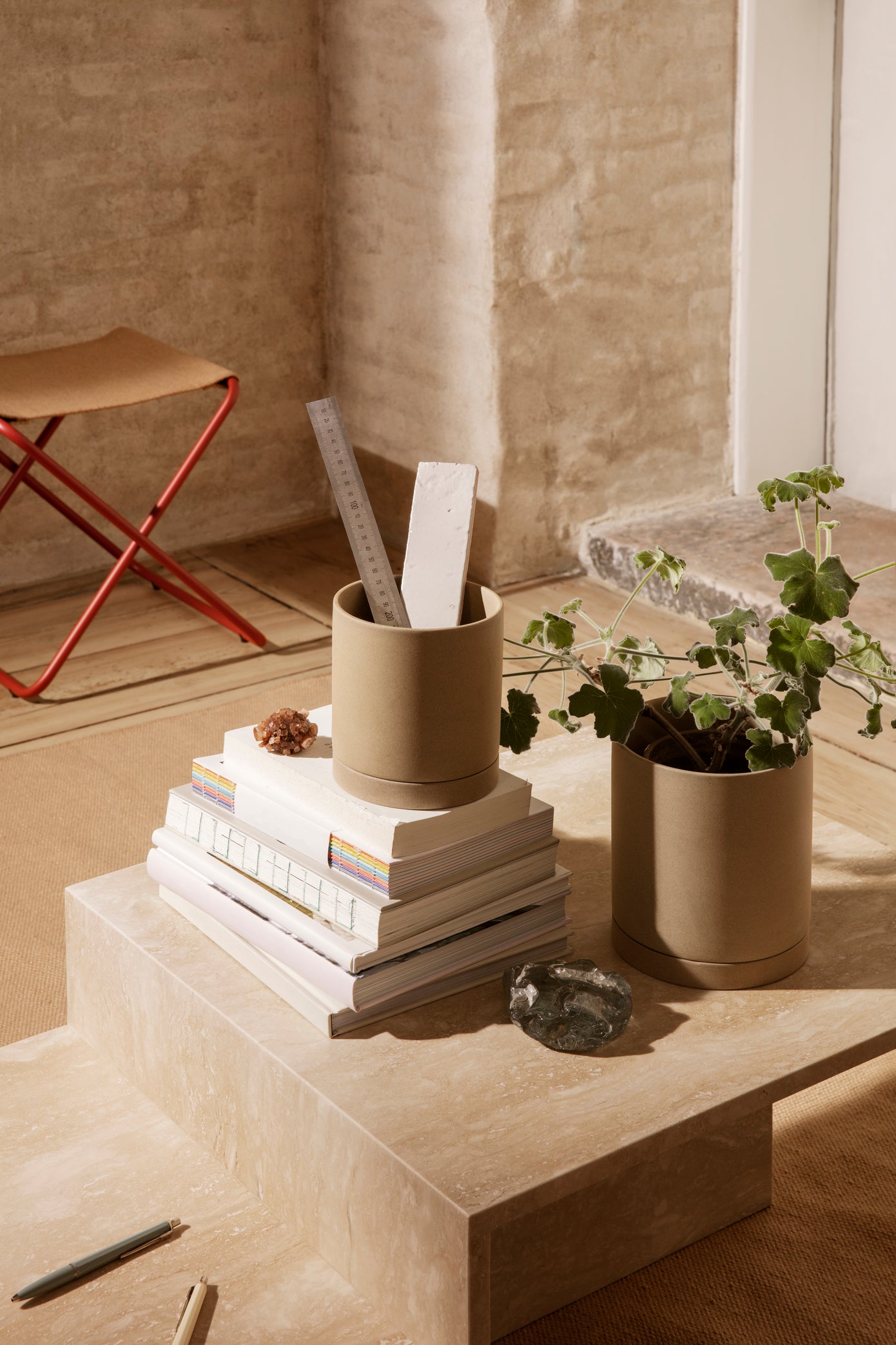 Ferm Living DISTINCT -sohvapöytä, travertine