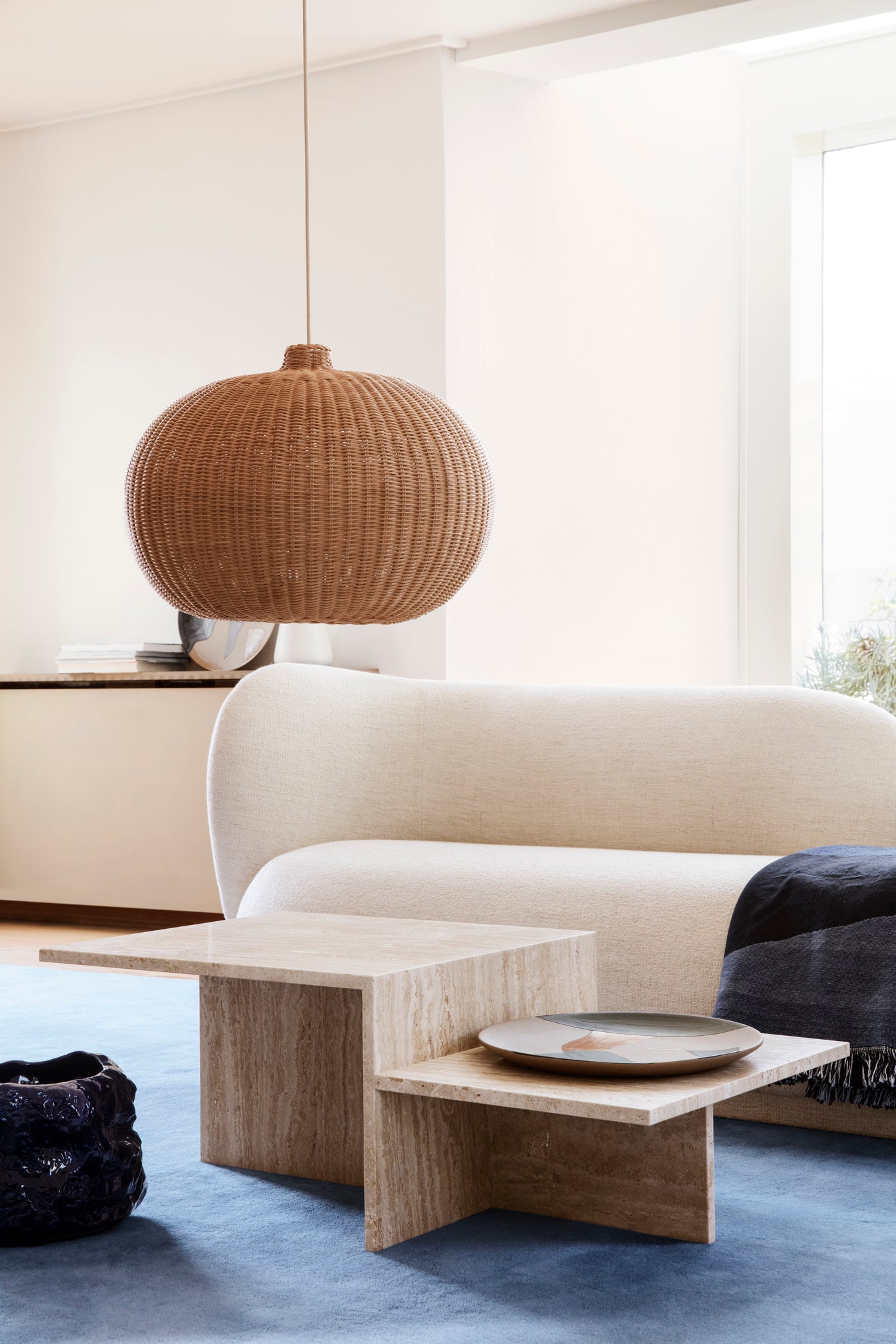 Ferm Living DISTINCT -sohvapöytä, travertine