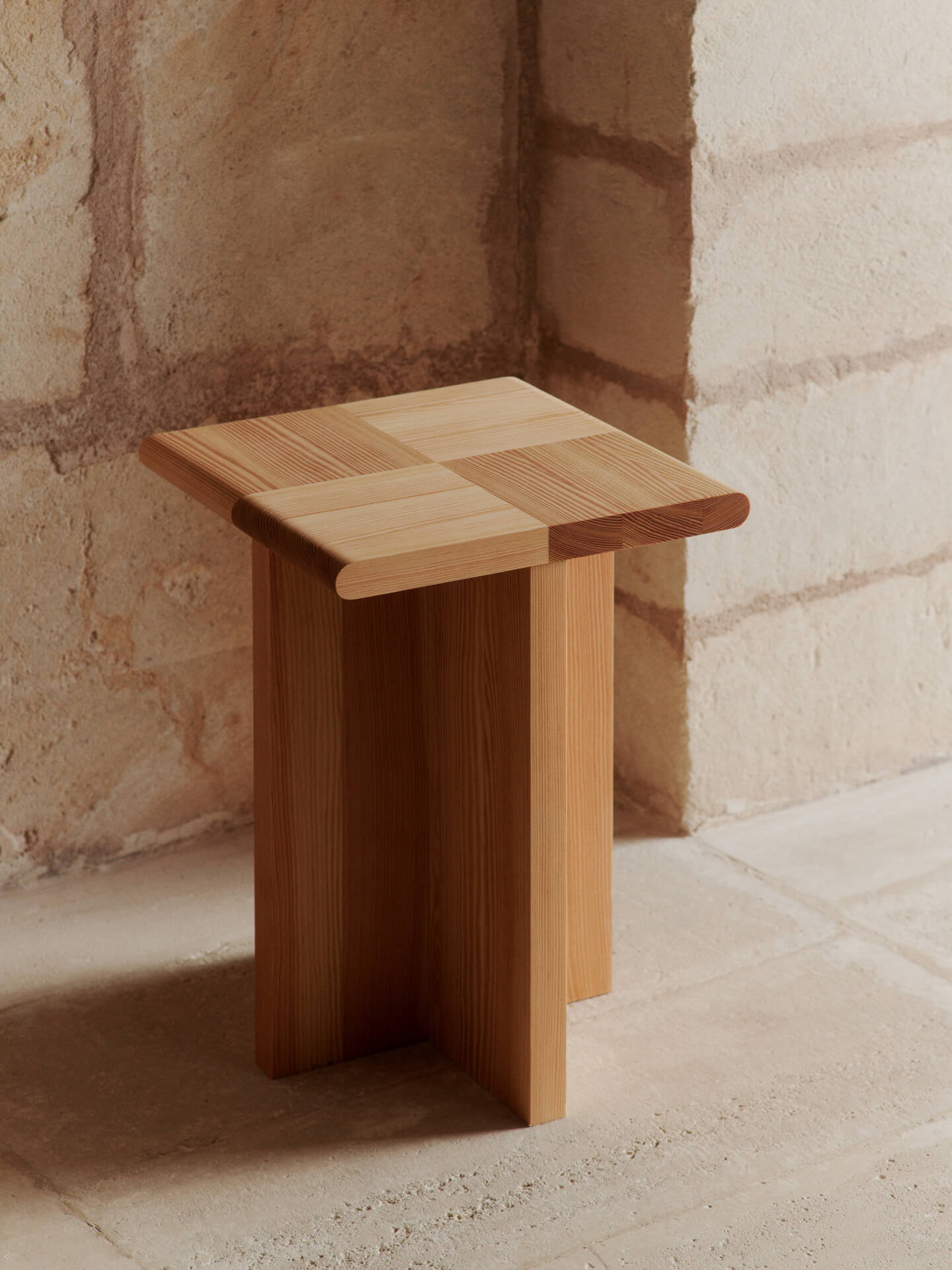 Ferm Living SALA PIECE -sivupöytä