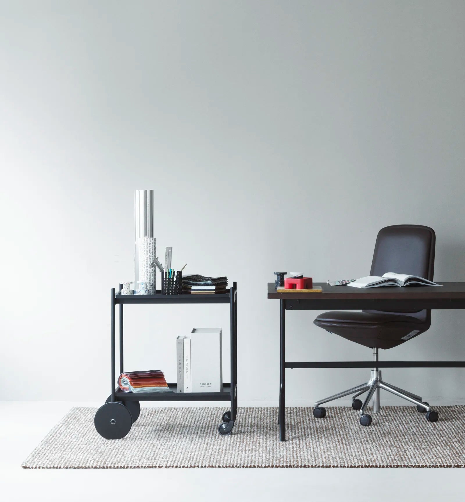 Normann Copenhagen RUL -tarjoiluvaunu