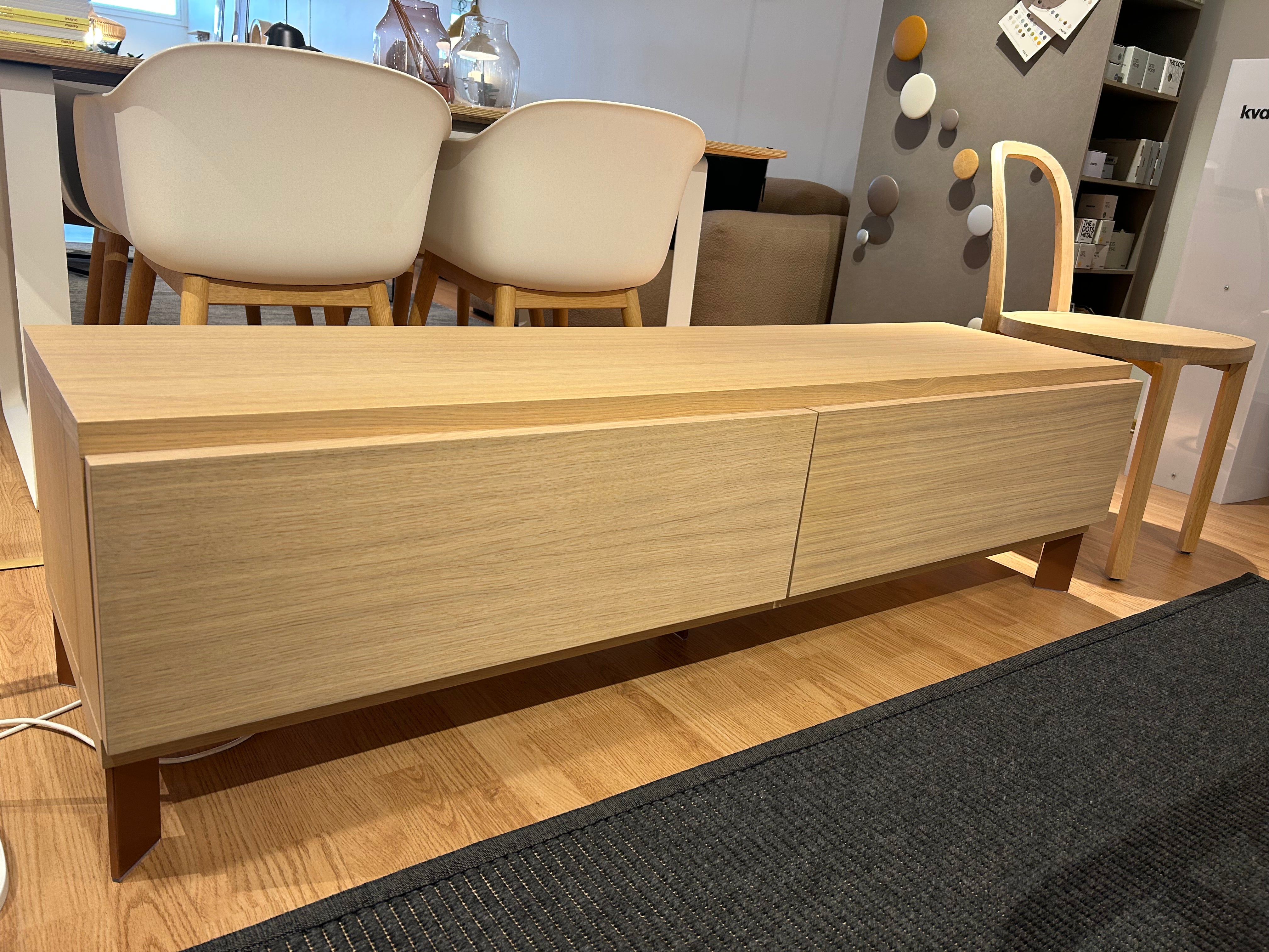 Muurame MUP X -taso 156 cm viistojaloin, tammi/kupari, myymälämalli