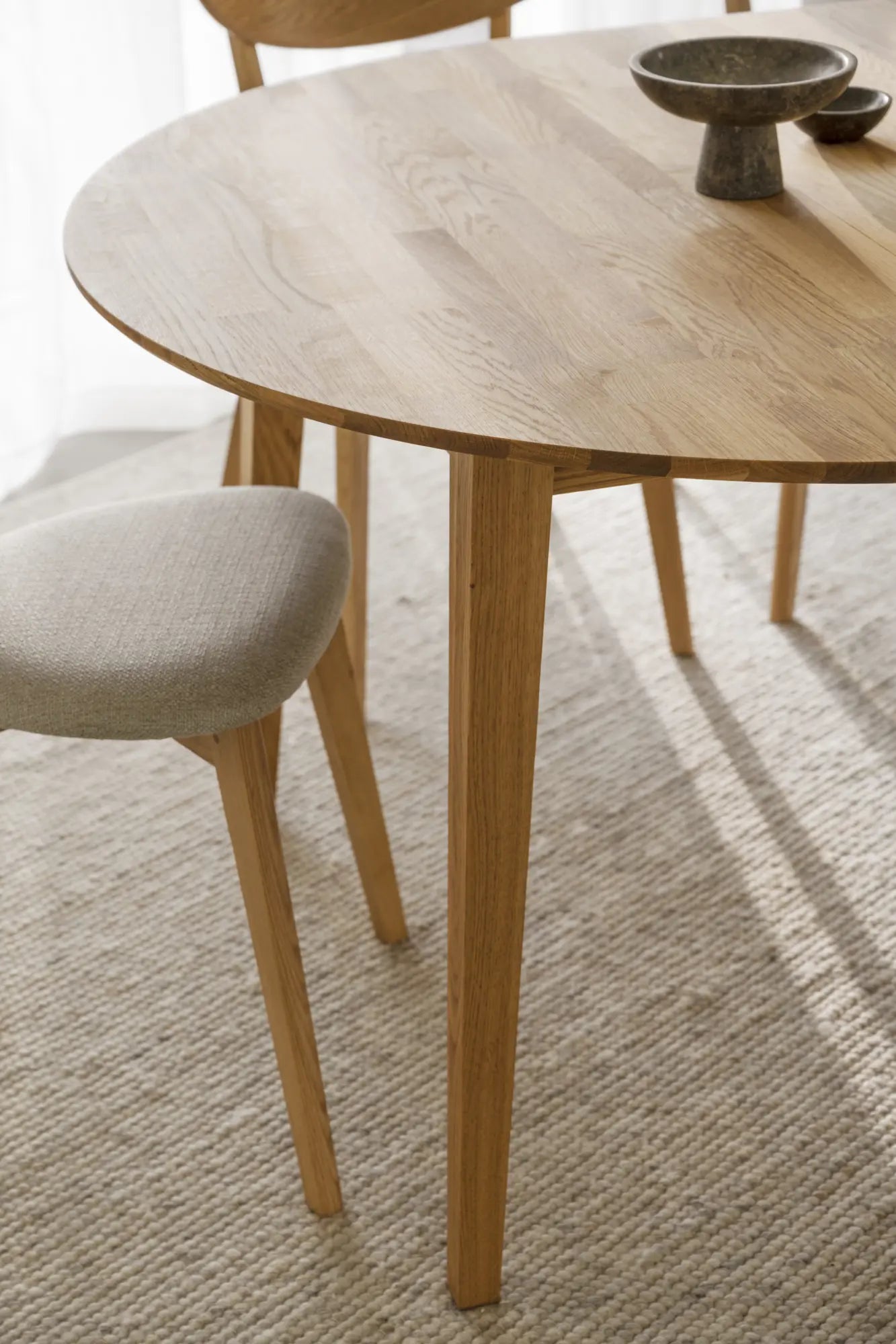 Rowico FILIPPA -pöytä