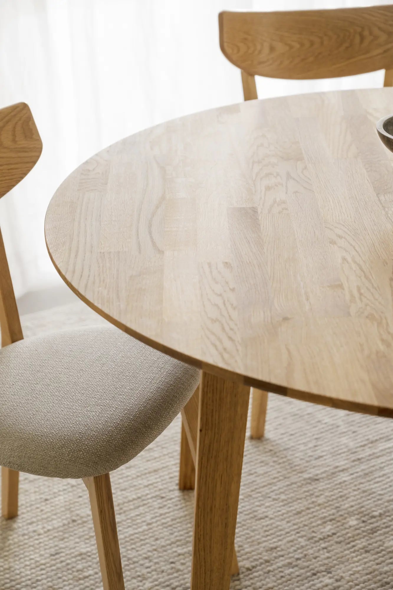 Rowico FILIPPA -pöytä