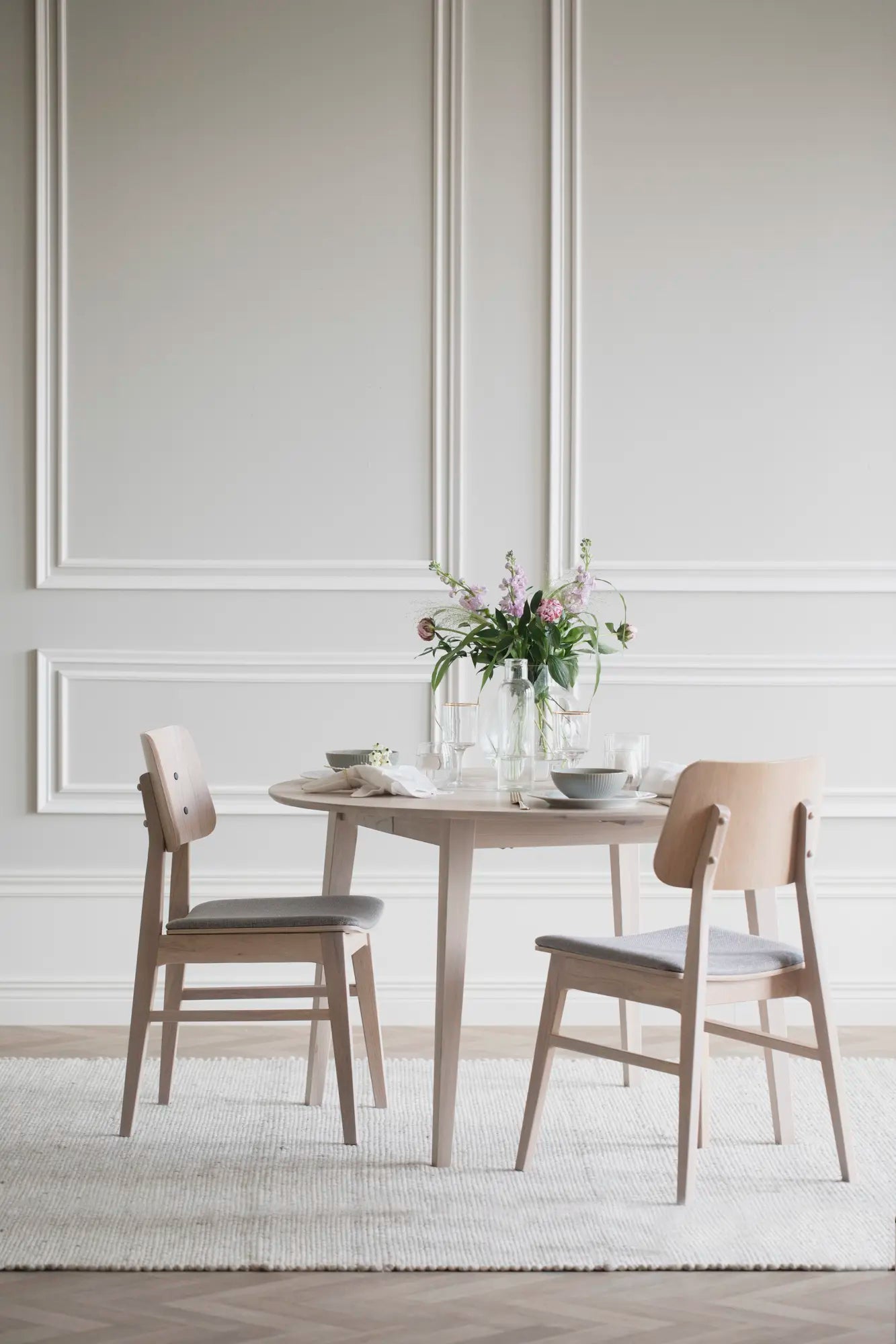 Rowico FILIPPA -pöytä